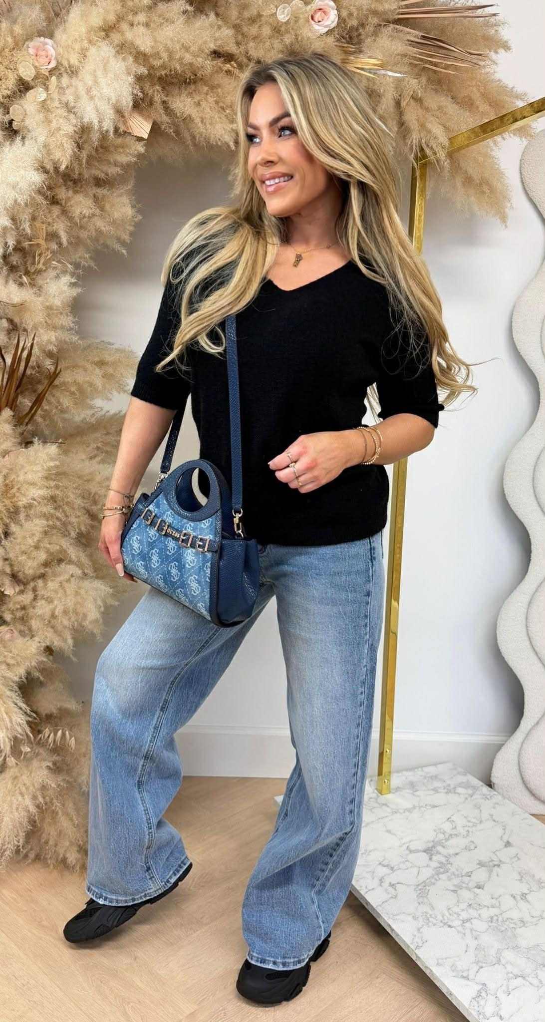 SYDNEY V TOP BLACK