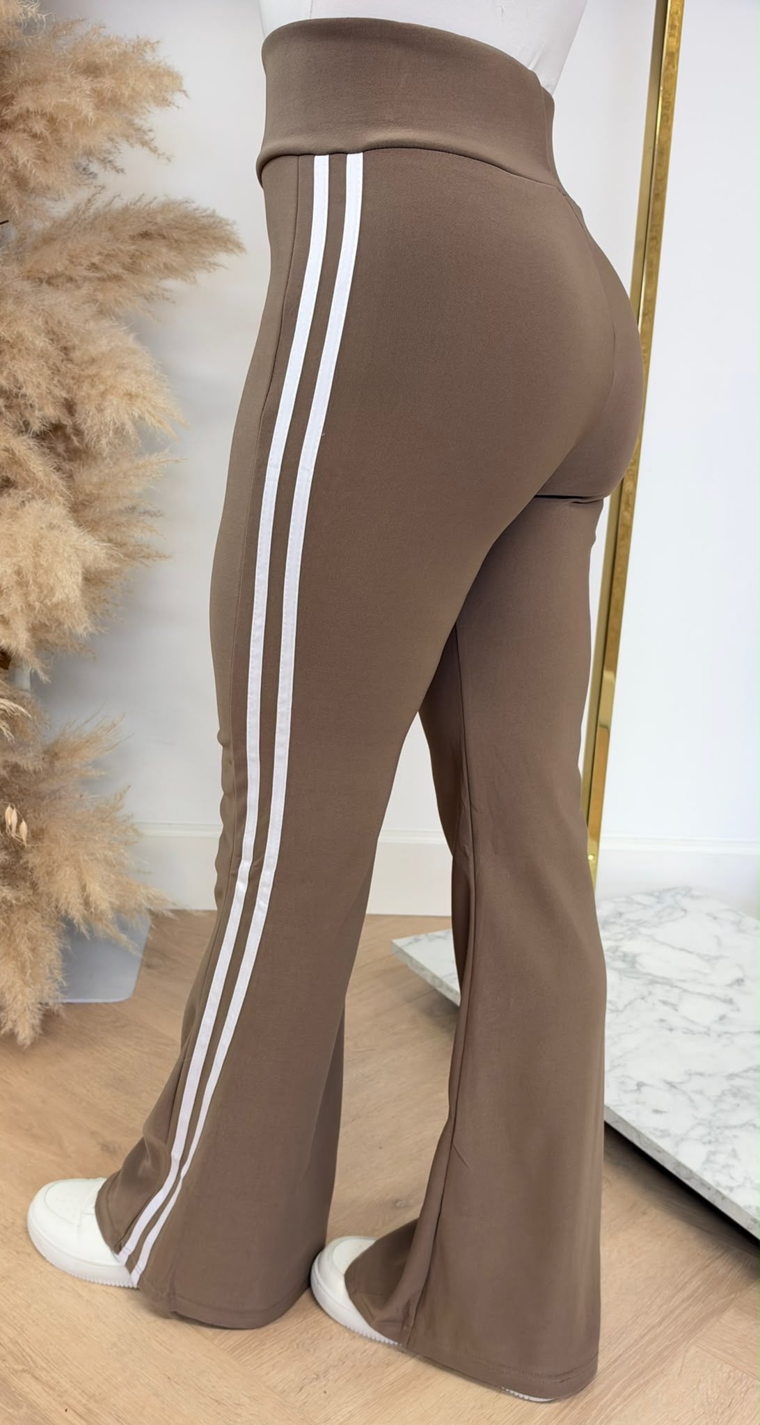 STRIPPY FLAIR PANTS 1656 TAUPE