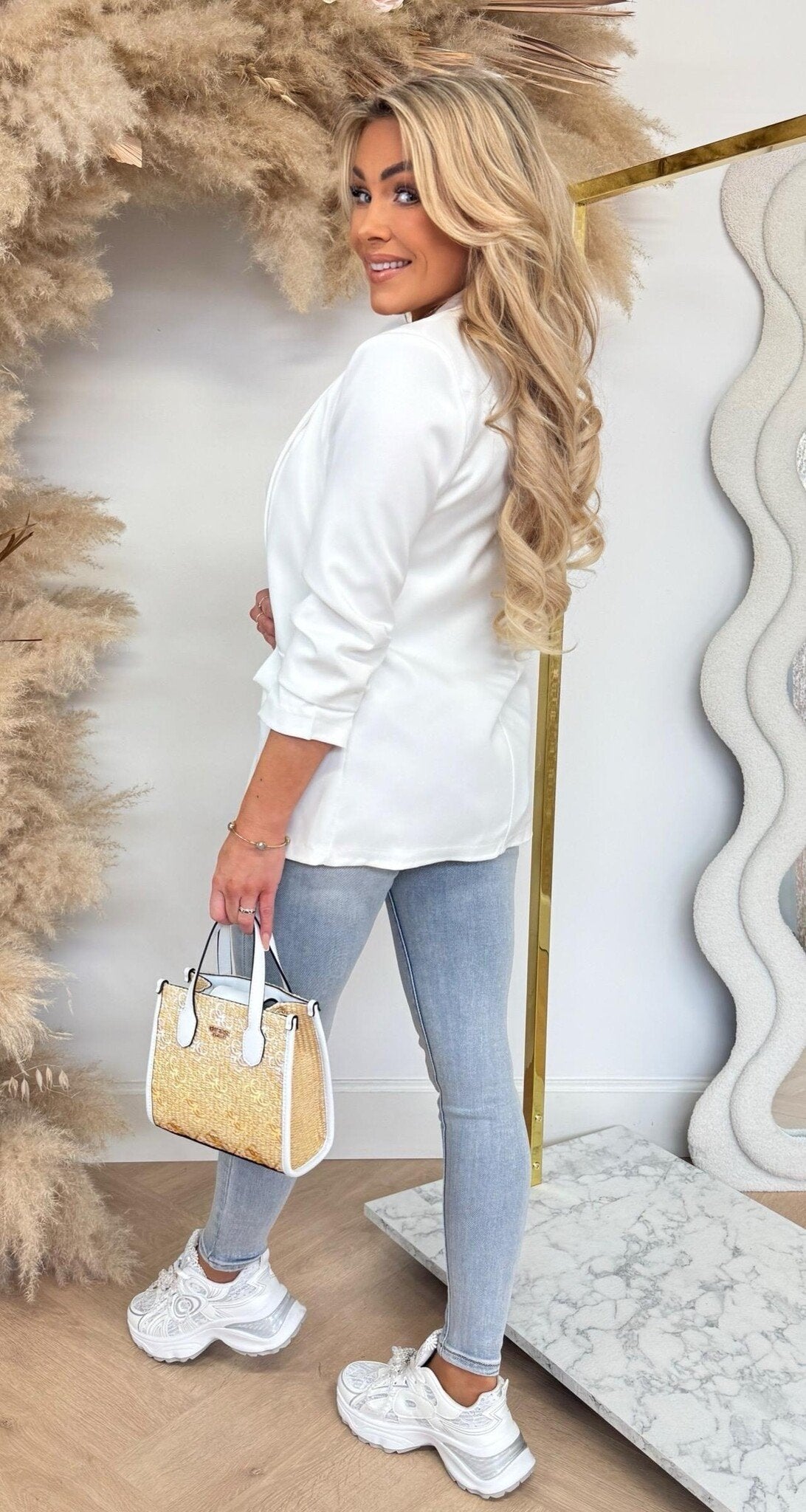 MUSTHAVE CROPPED MOUW BLAZER WHITE