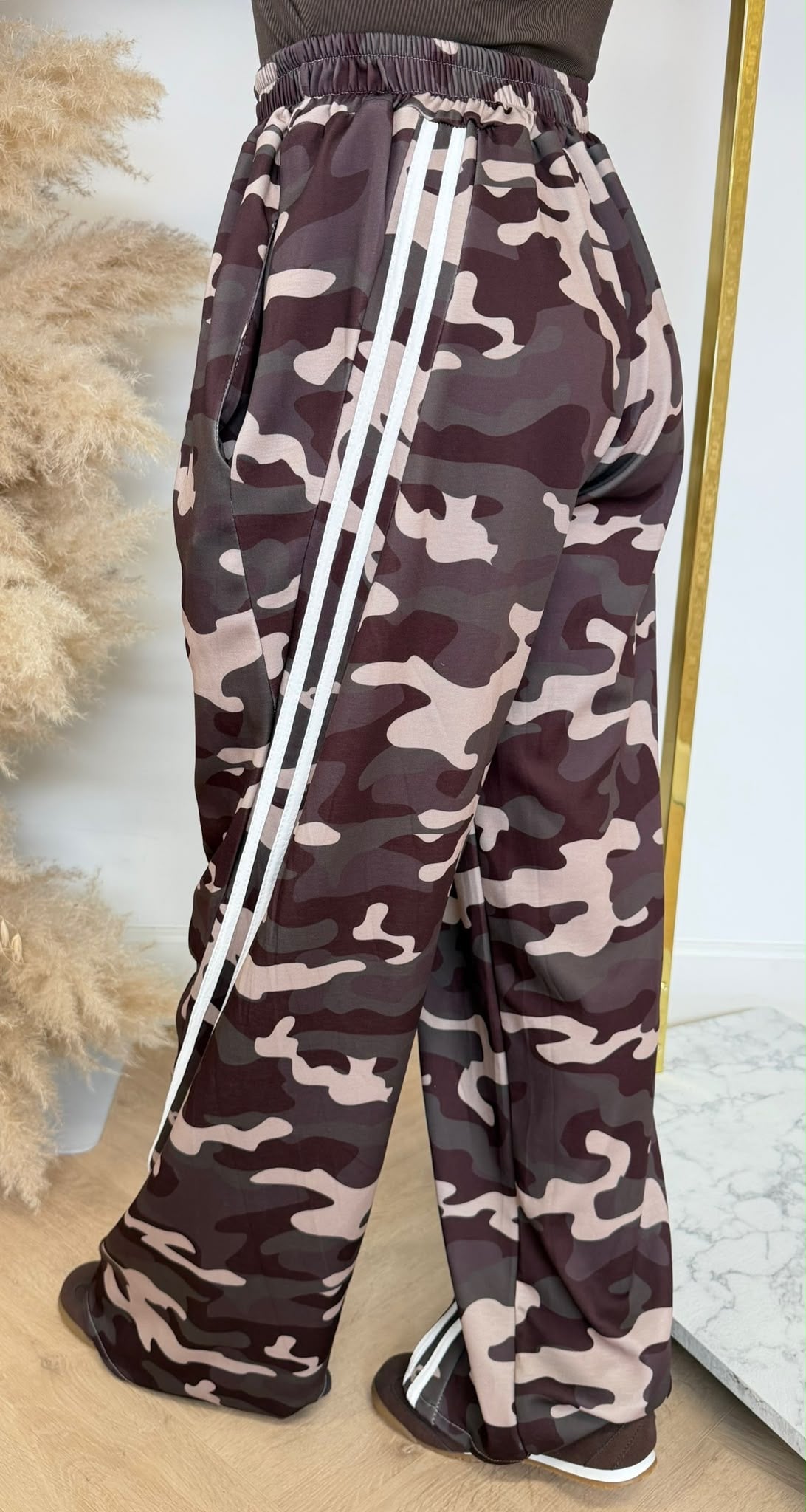 QUINTY STRIPED CAMO PANTS BROWN