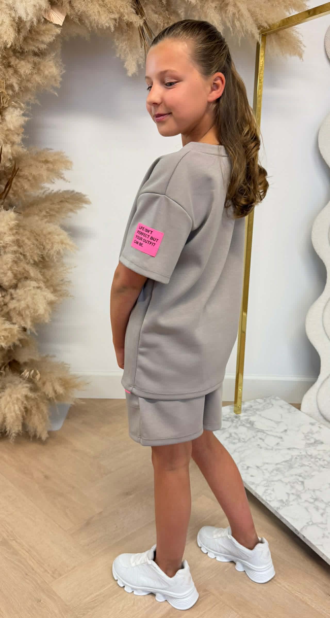 KIDS EMBLEEM SETJE TAUPE