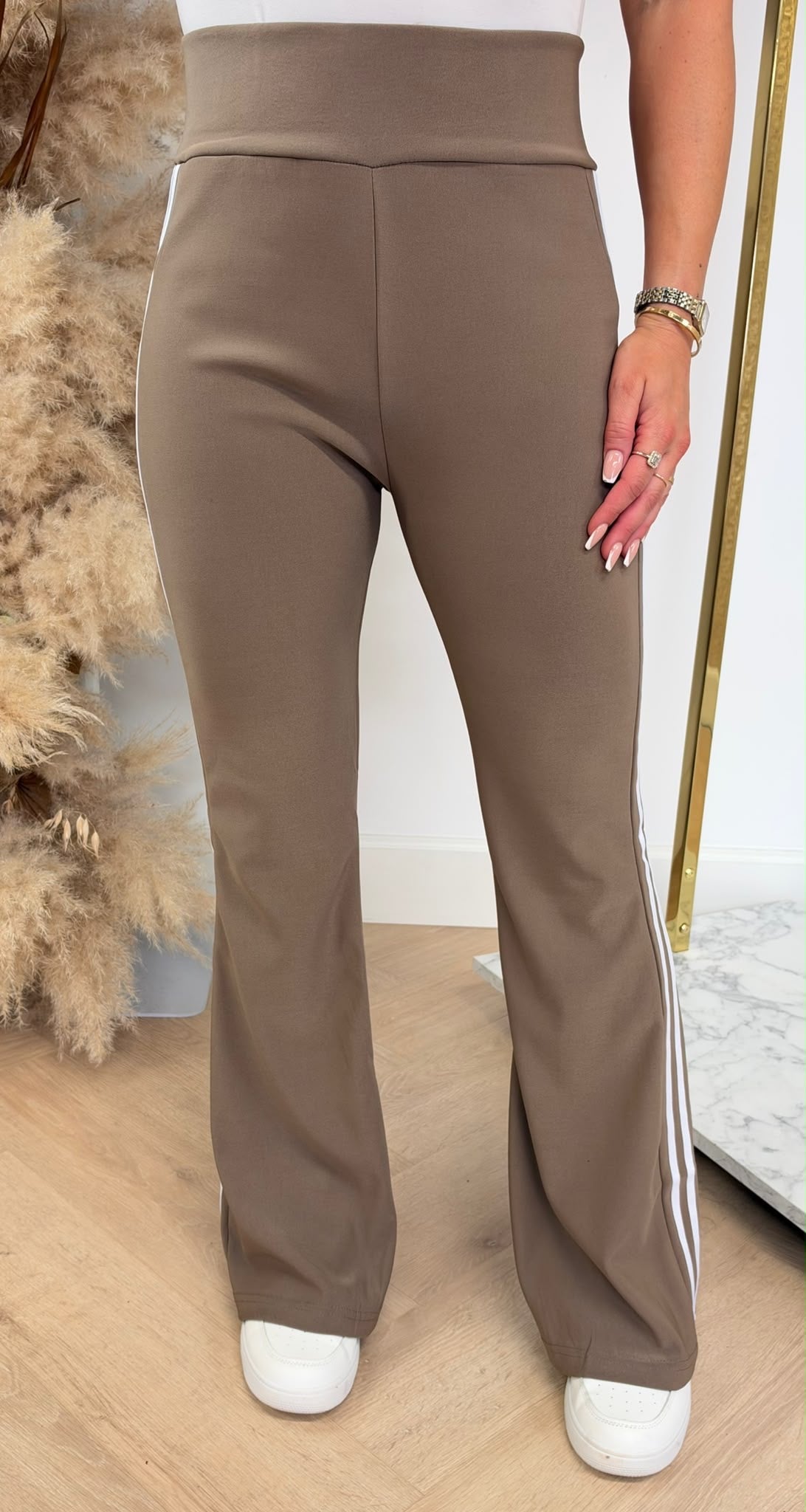 STRIPPY FLAIR PANTS 1656 TAUPE
