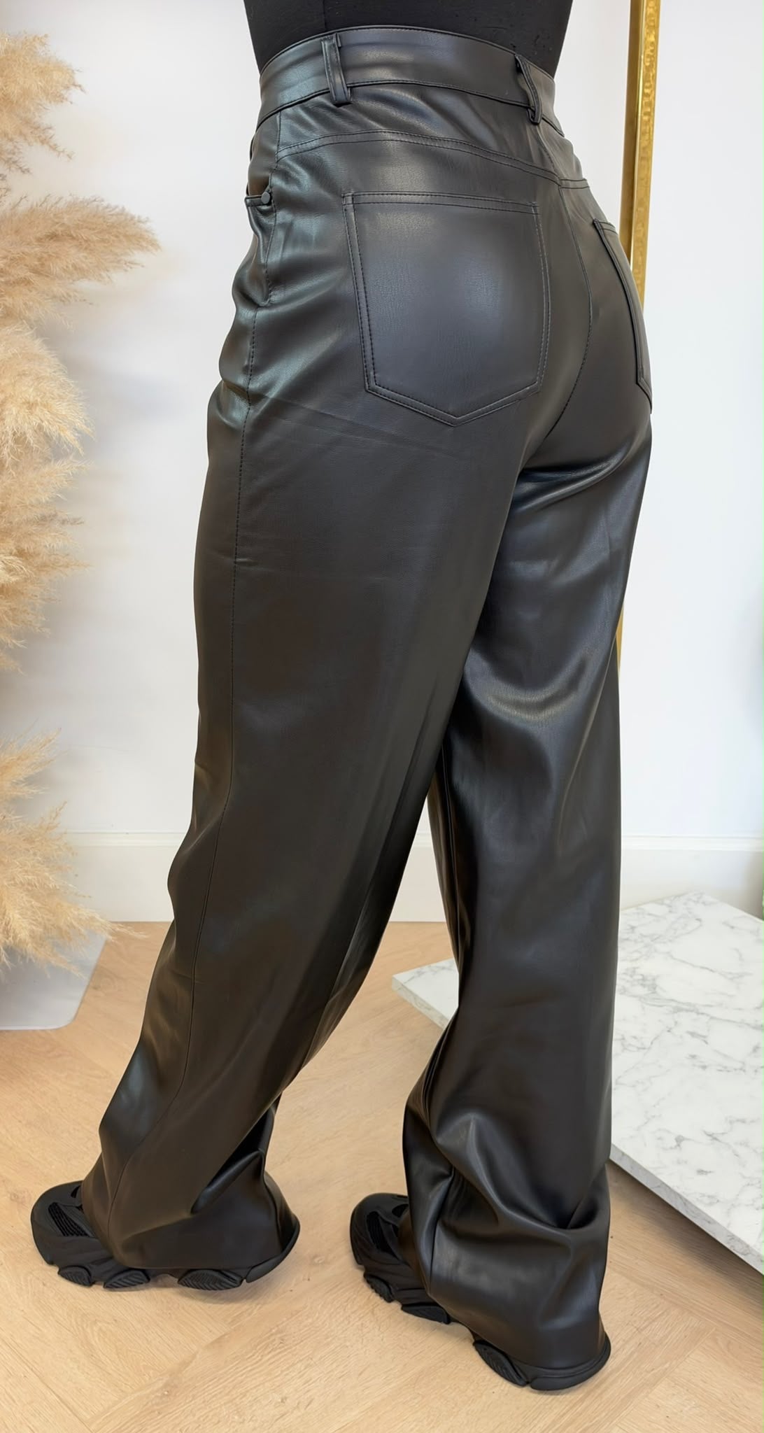 STRAIGHT LEATHER LOOK JEANS 9023-1 BLACK