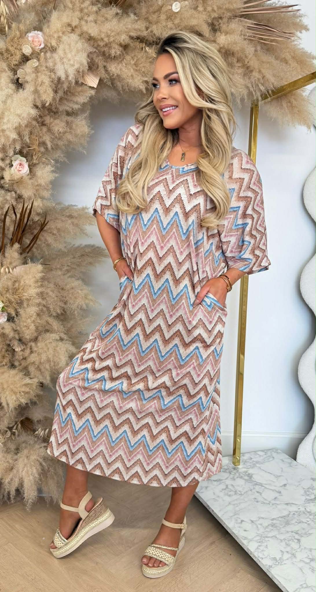 COLORFULL ZIGZAG STRIK DRESS BEIGE