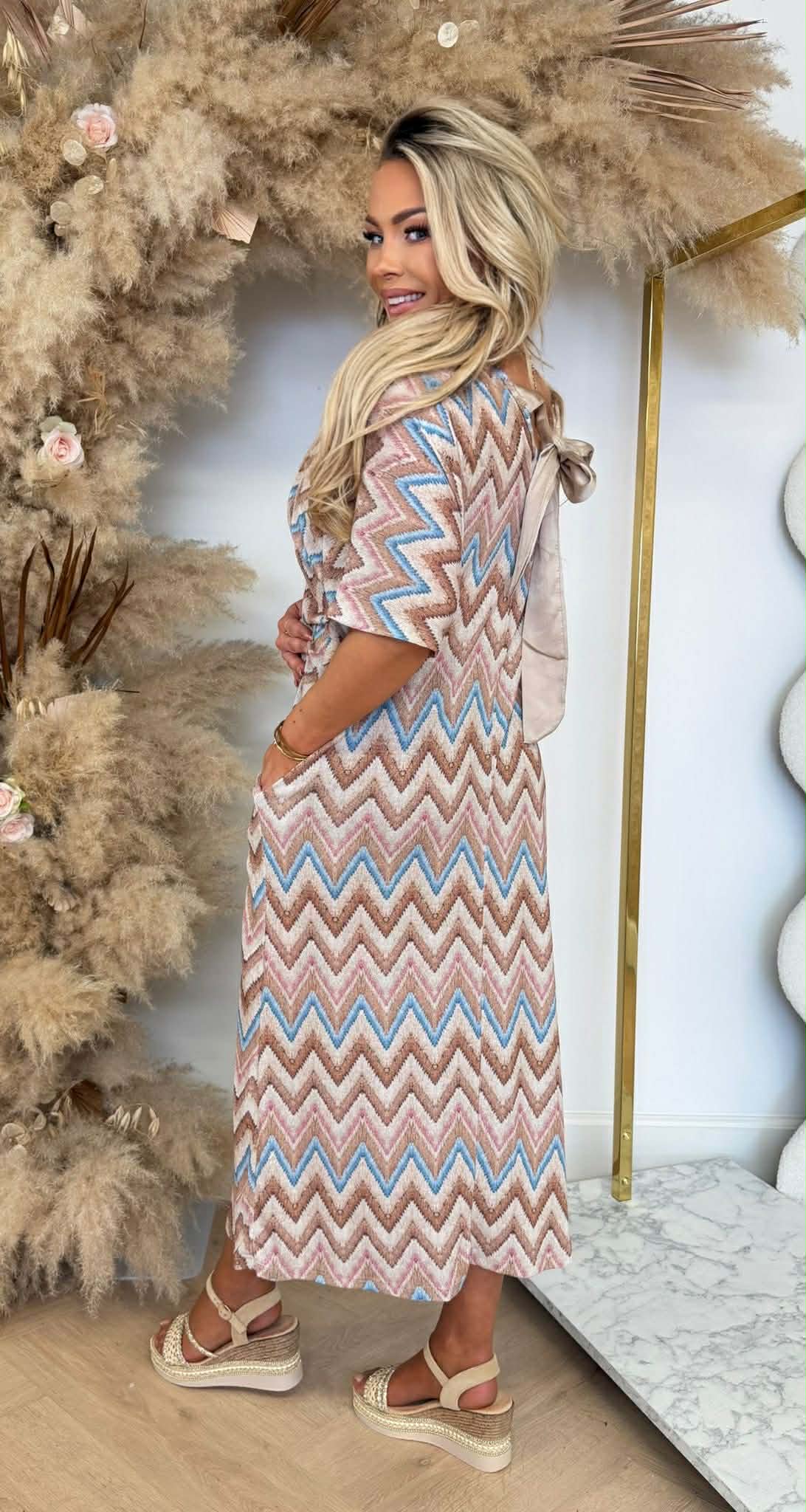 COLORFULL ZIGZAG STRIK DRESS BEIGE