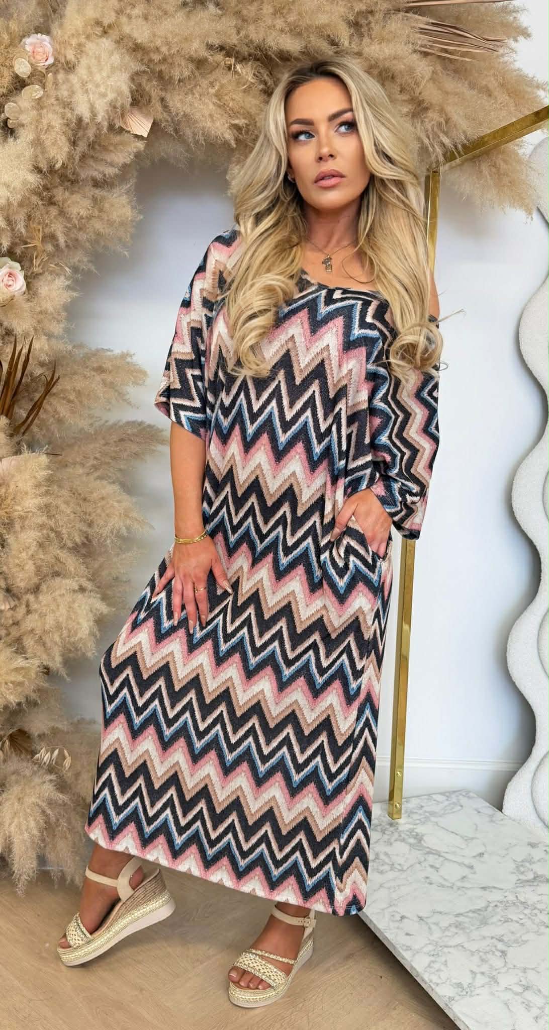 COLORFULL ZIGZAG STRIK DRESS BLACK