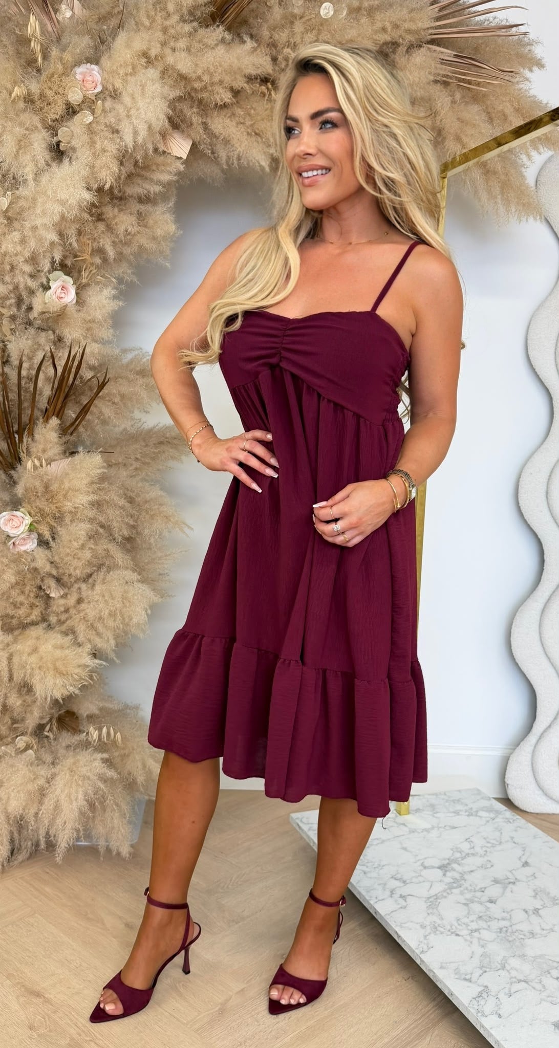ANNA BASIC RUFFLE DRESS WINE