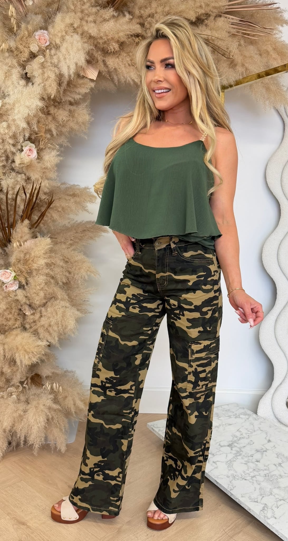 VLECHT RUFFLE TOP ARMYGREEN