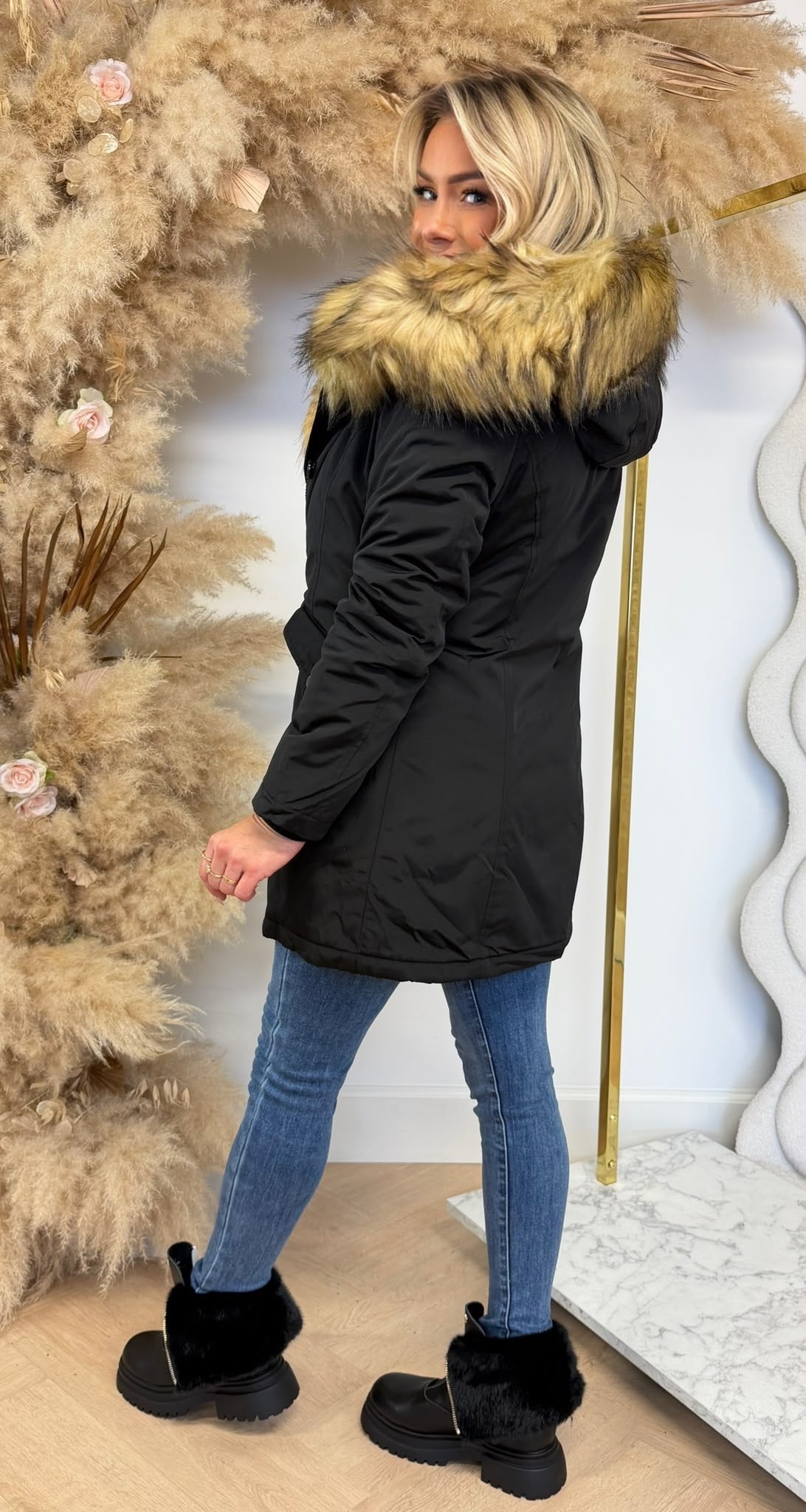 MISS FUR WINTERCOAT 918 BLACK