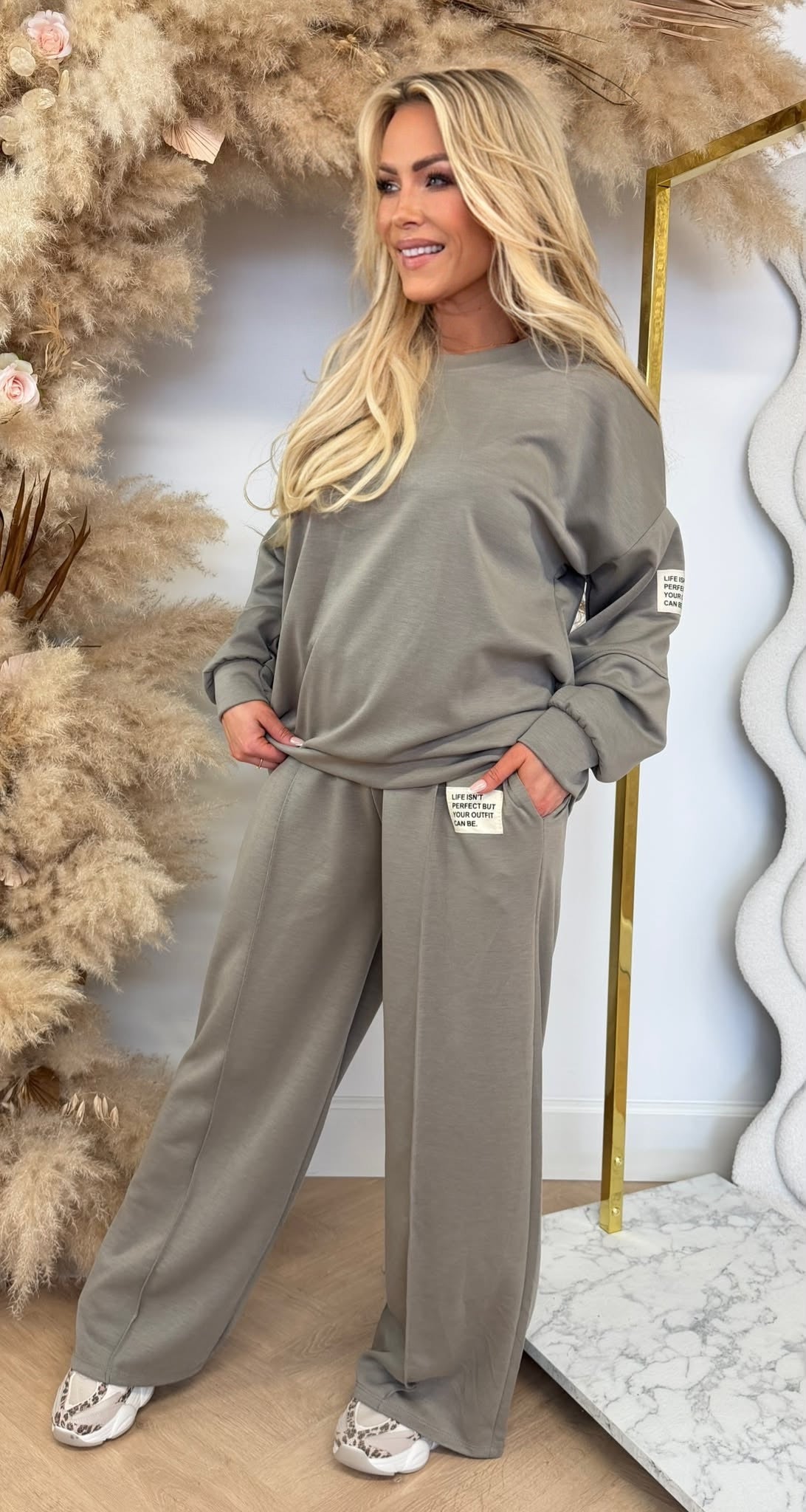 MANOU NEW EMBLEEM SET TAUPE