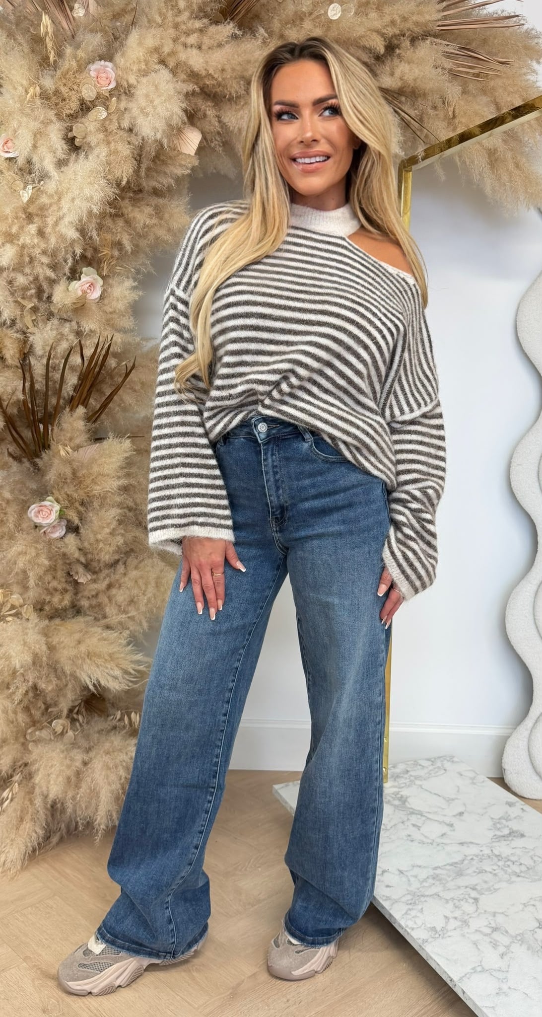OPEN SHOULDER STRIPE SWEAT BEIGE