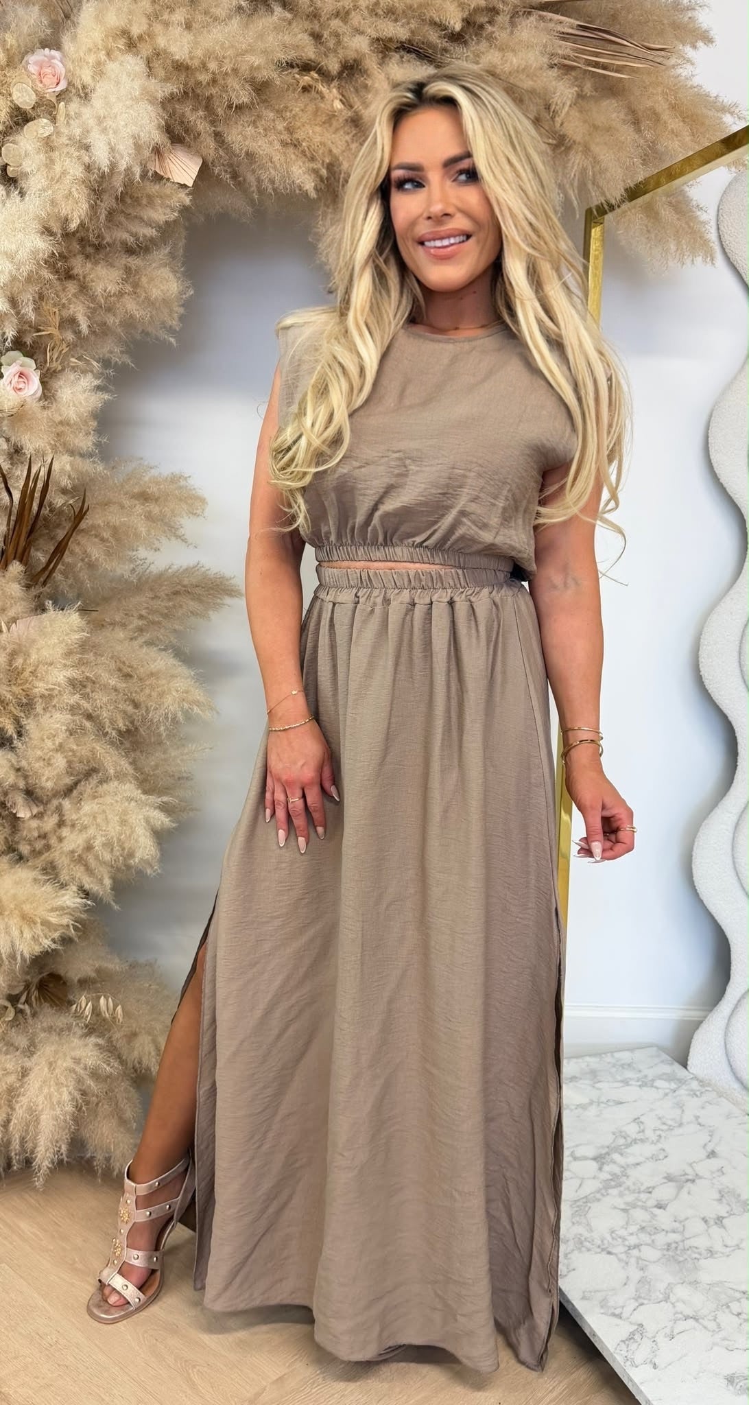 SUMMER VIBE SET TOP + SKIRT TAUPE