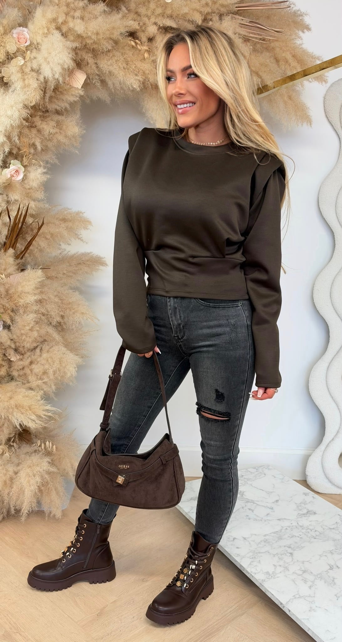 PADDED SHOULDER LONGSLEEVE CHOCO