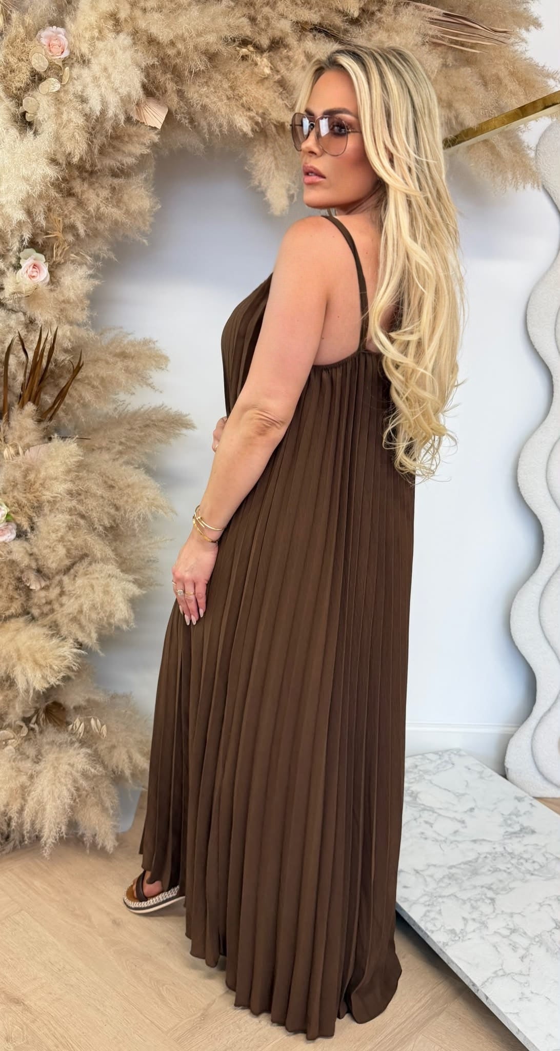 LEONIE PLISSE DRESS CHOCO
