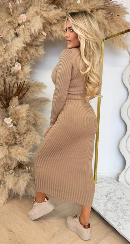 KAYLLA V HALS RIB DRESS 9850 CAMEL