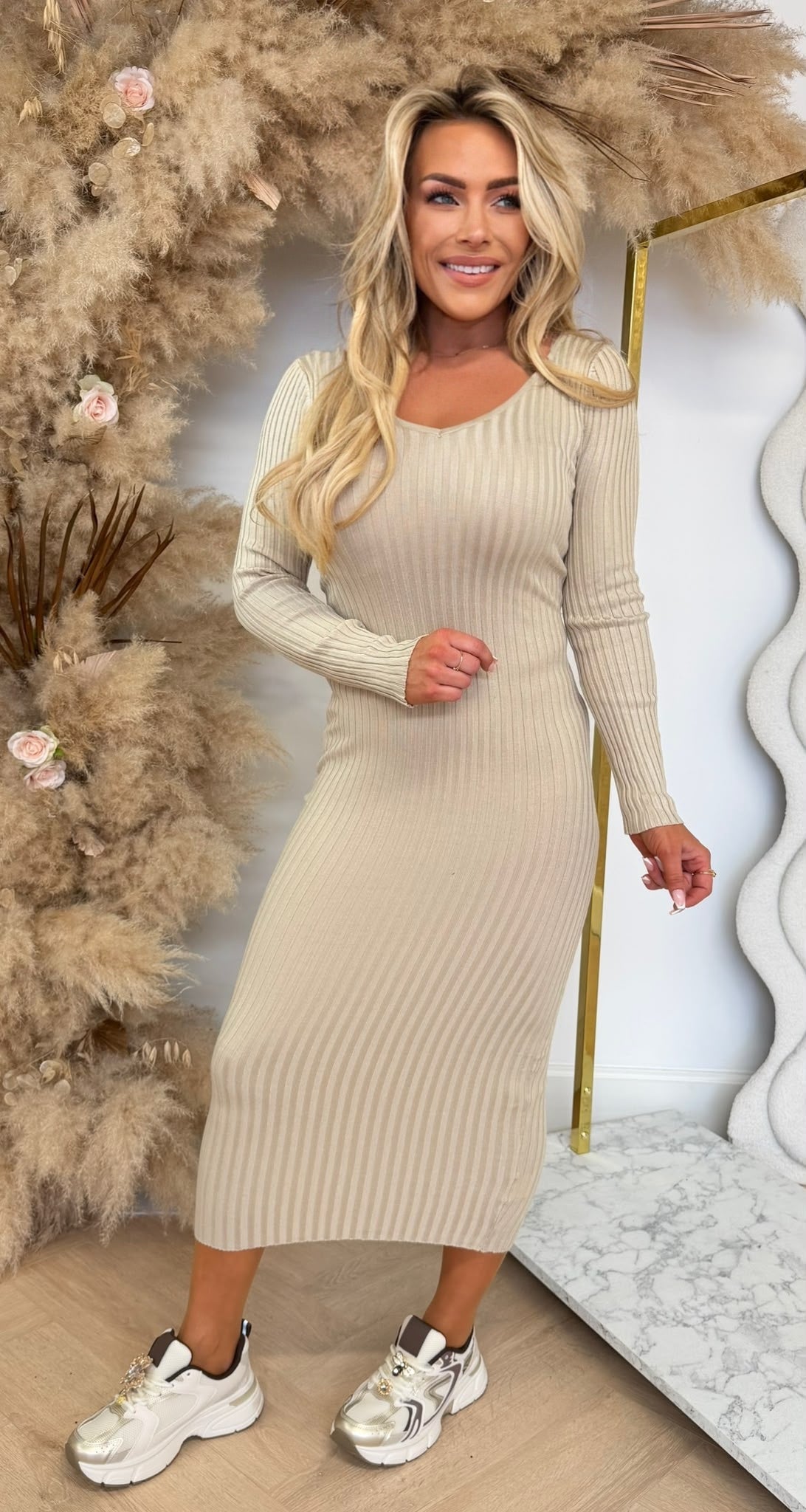 KAYLLA V HALS RIB DRESS 9850 BEIGE