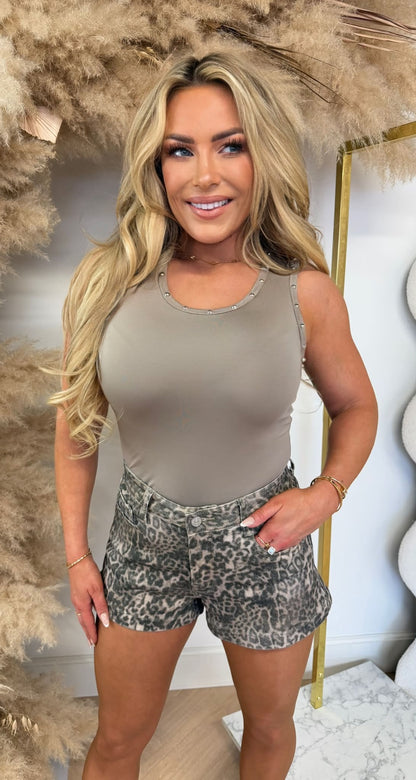 STUDDY TOP TAUPE