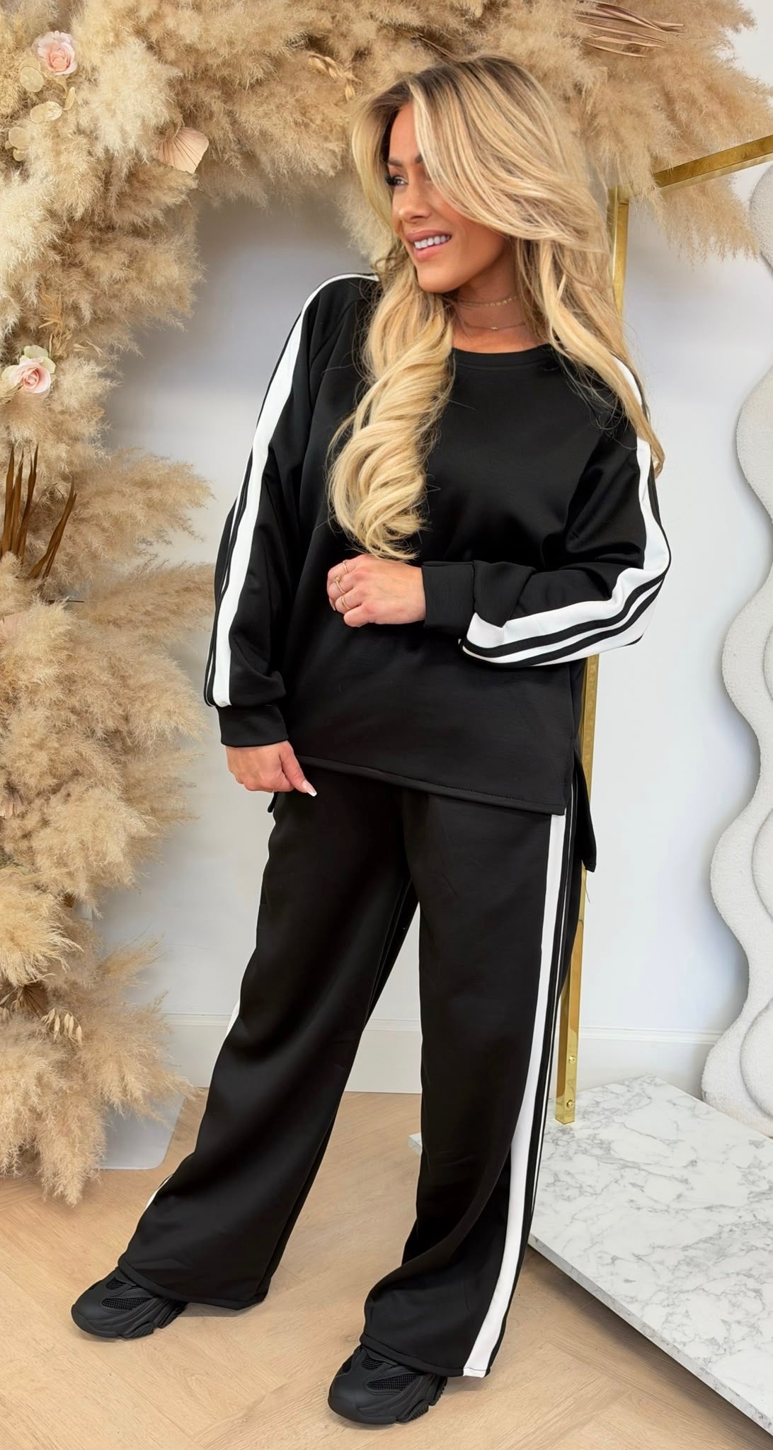 ADI STRIPE SET BLACK