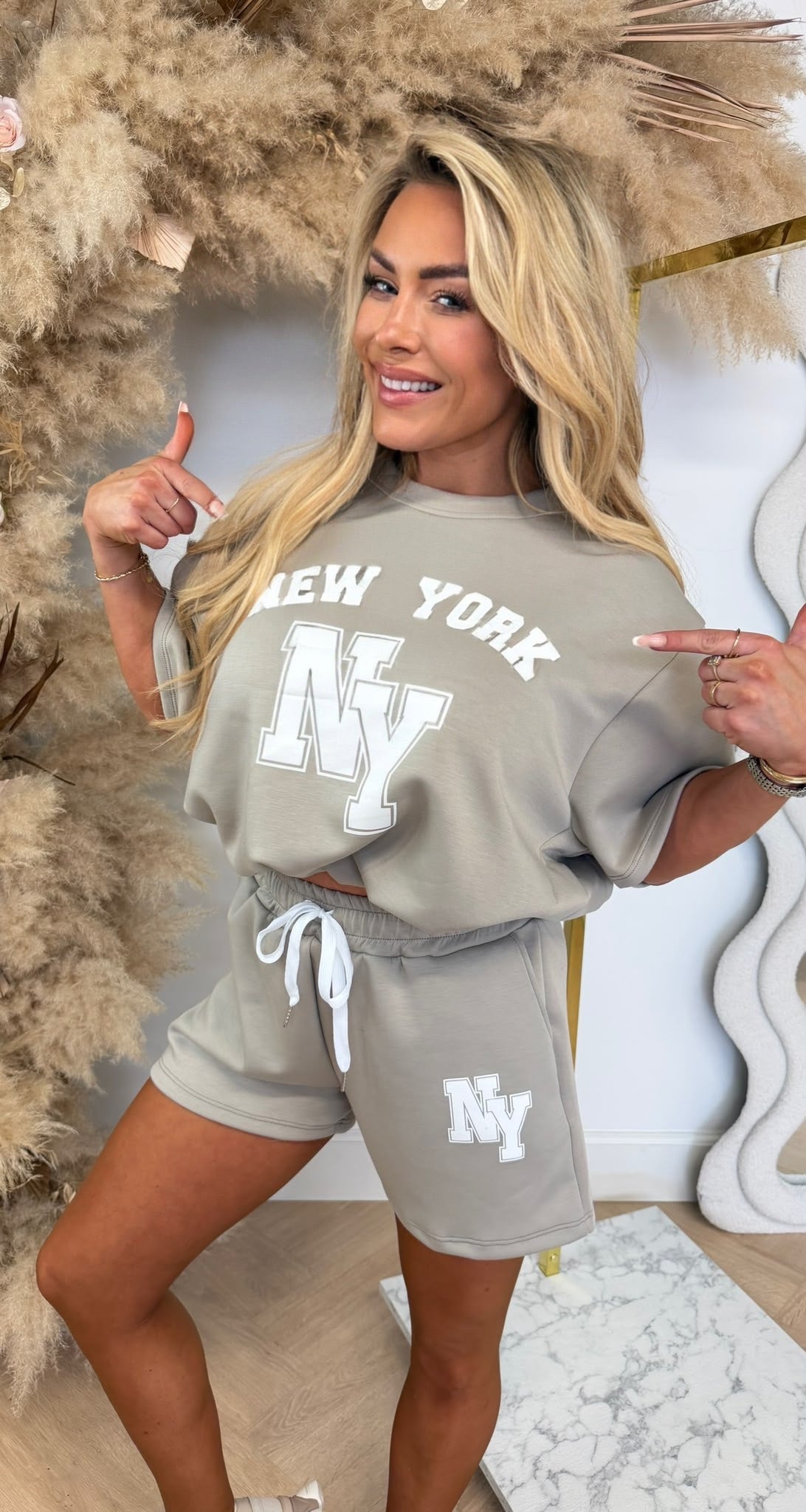 NEW YORK NY CROPPED SET TAUPE/WHITE