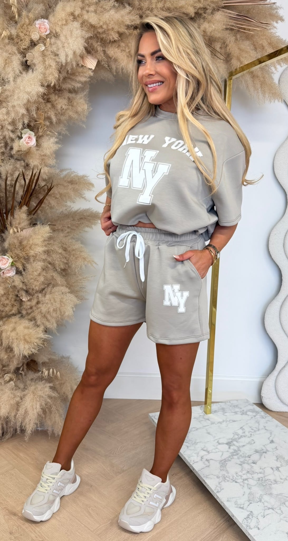 NEW YORK NY CROPPED SET TAUPE/WHITE