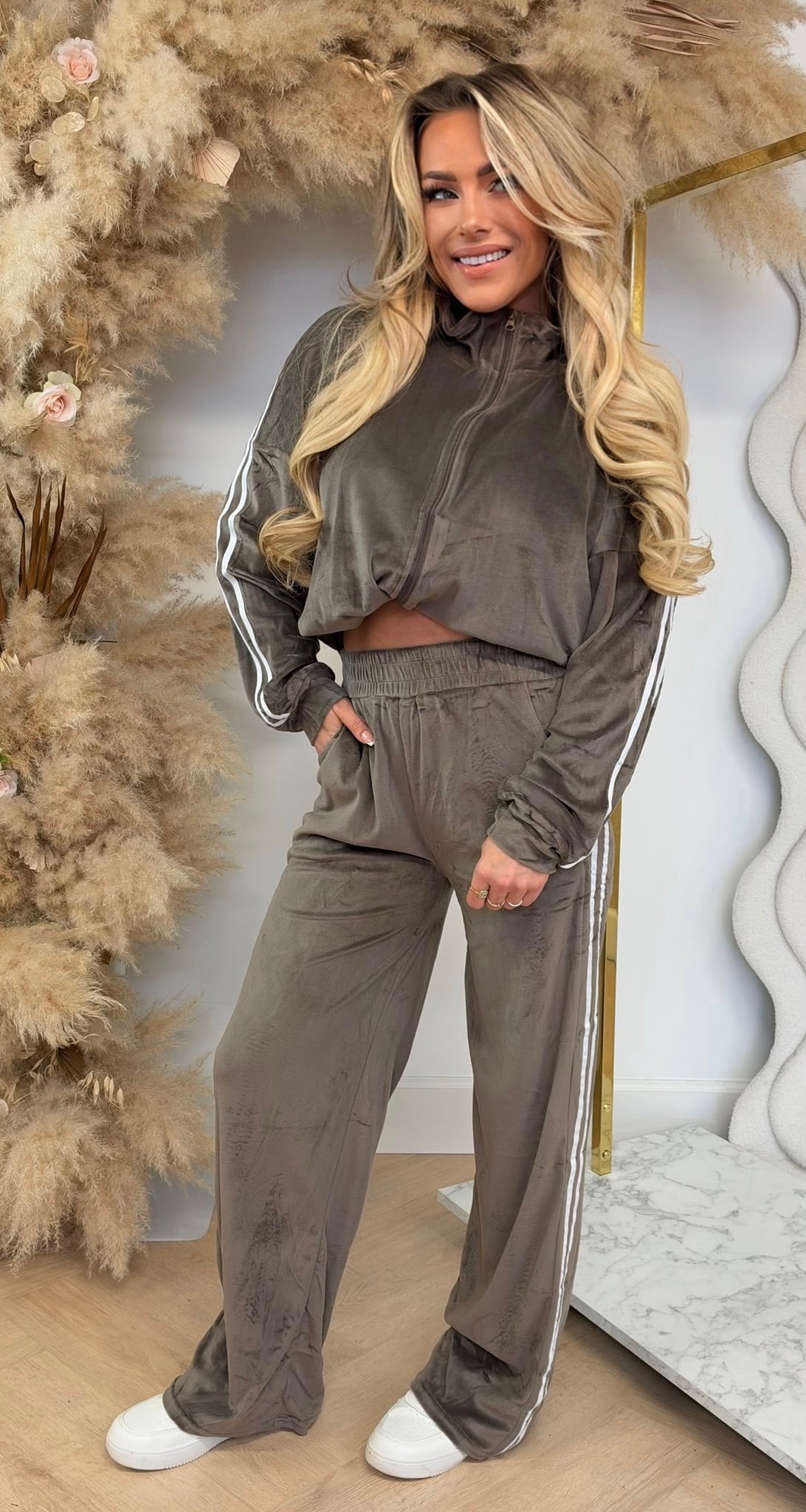 STRAIGHT LEG STRIPE VELVET SET 1021 TAUPE