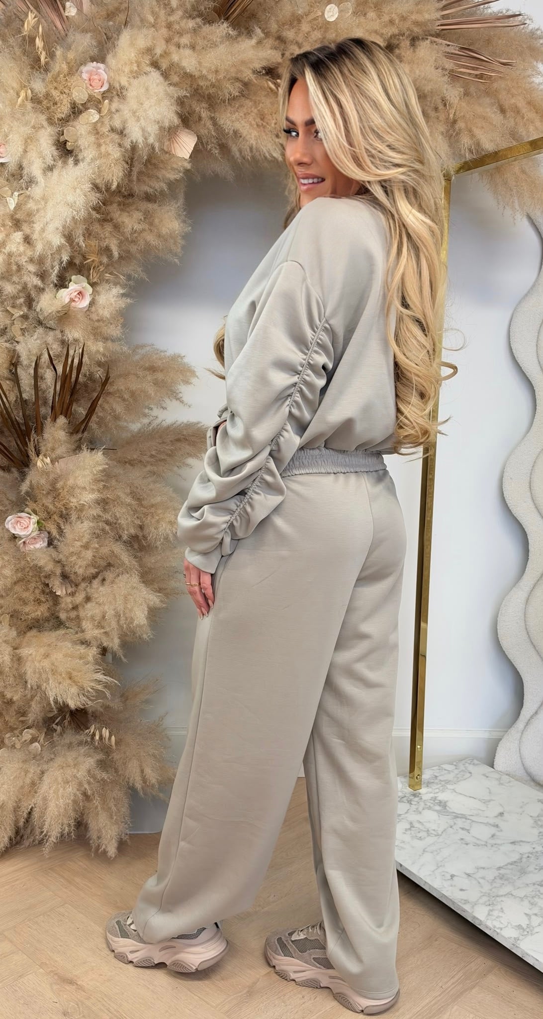 SMOCKED SLEEVE TWO PIECE SET TAUPE