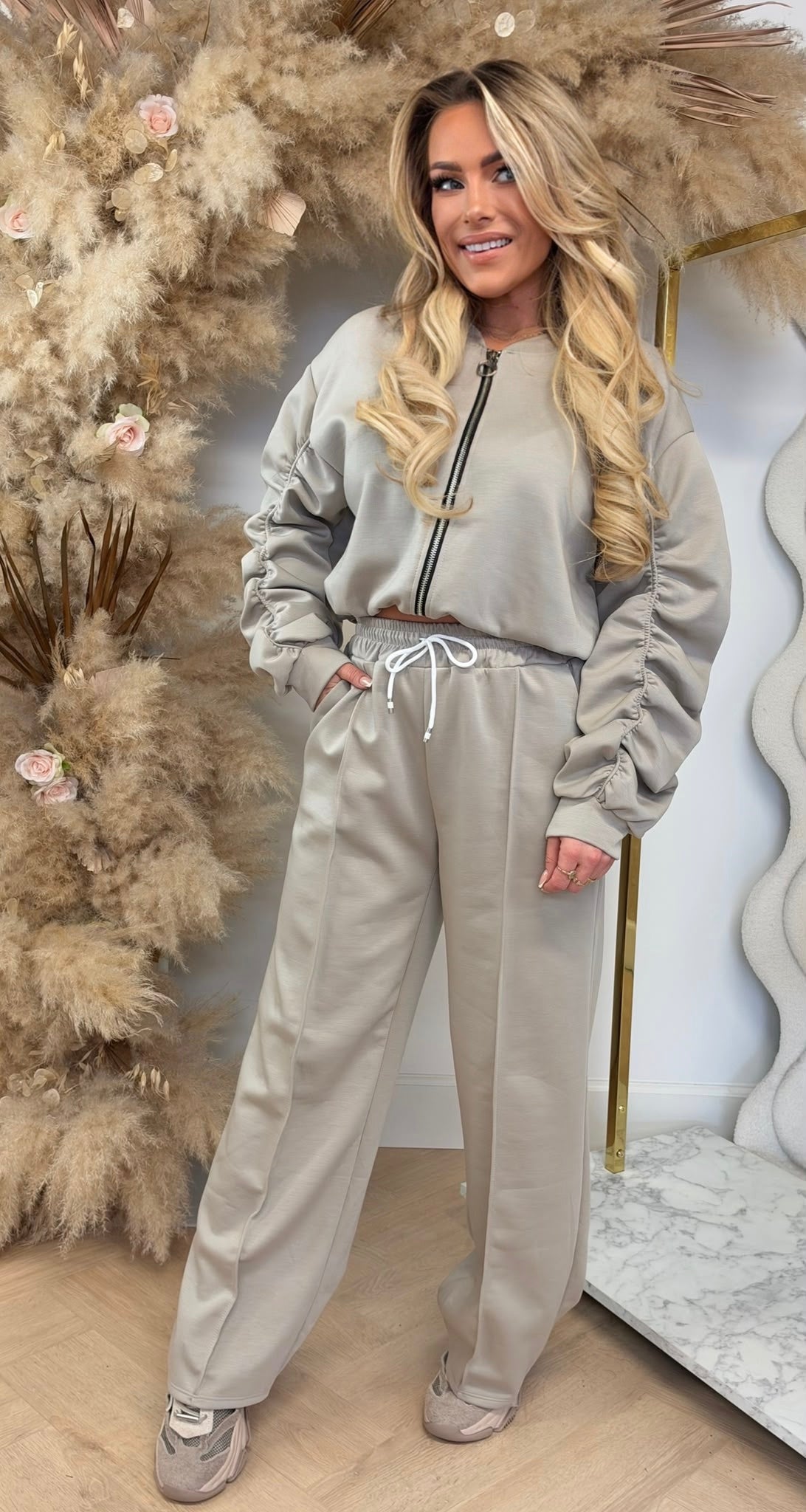 SMOCKED SLEEVE TWO PIECE SET TAUPE
