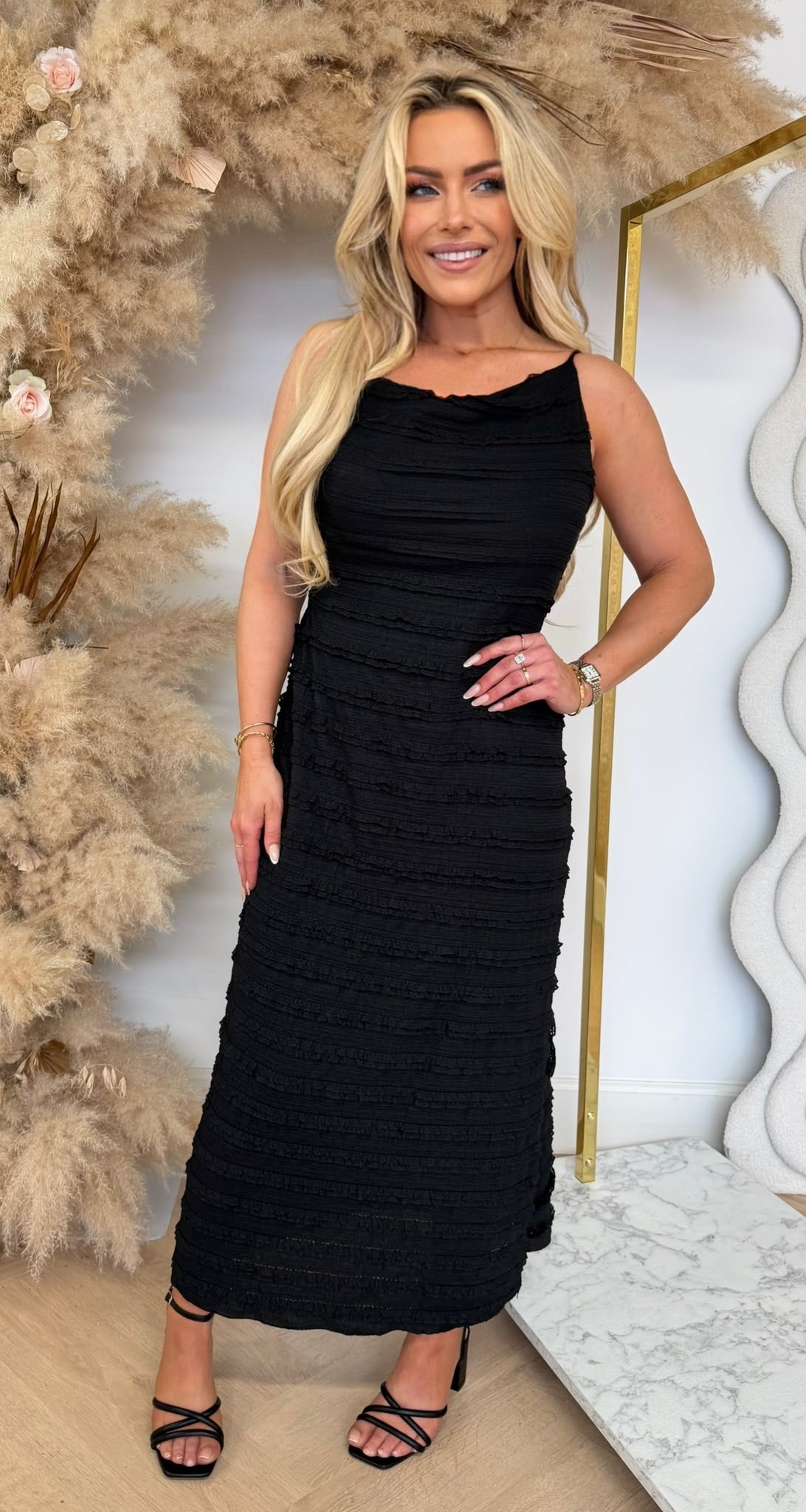LOOK RUFFLE DRESS BLACK