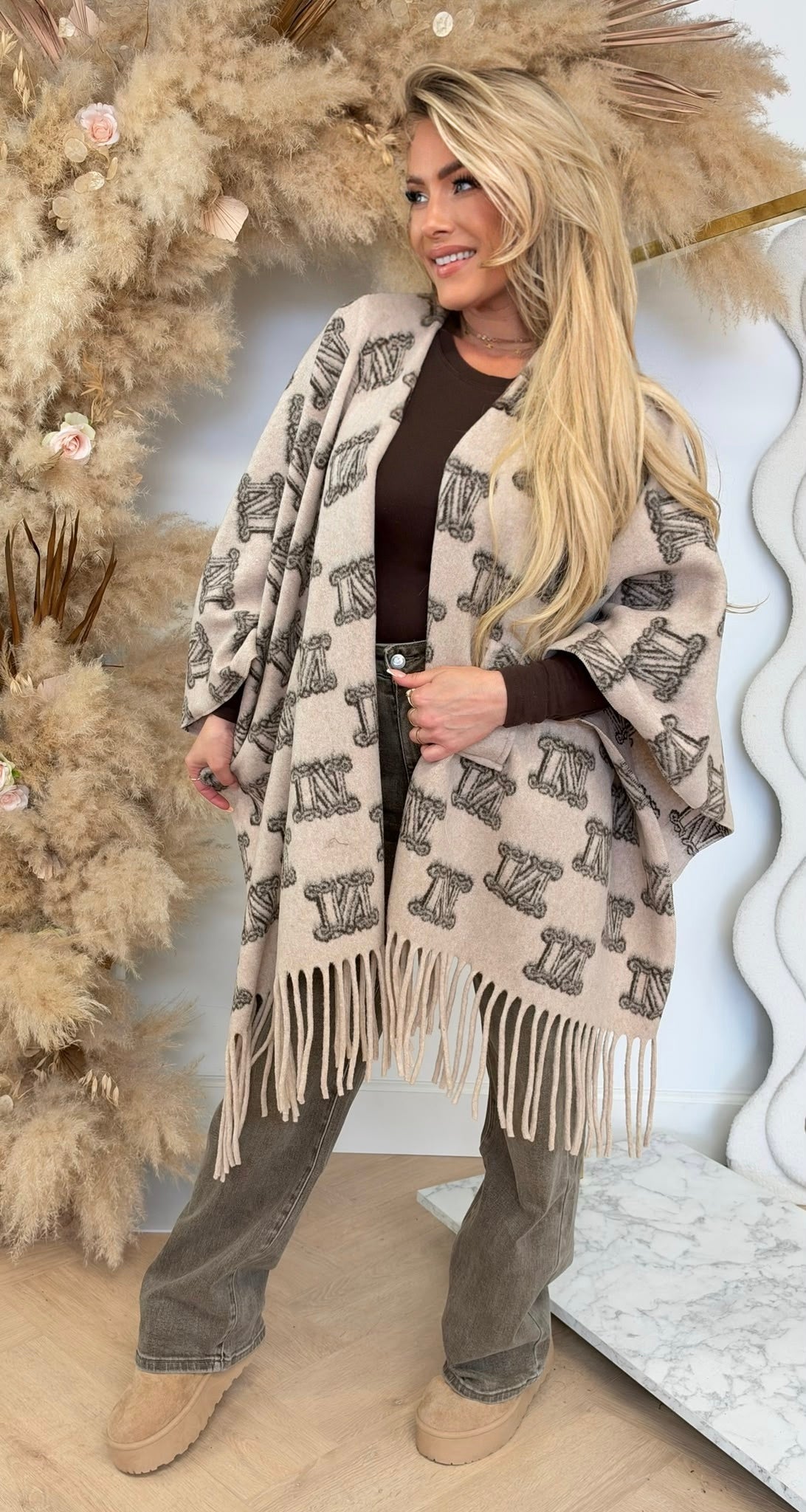 N LOGO OMSLAG PONCHO BEIGE