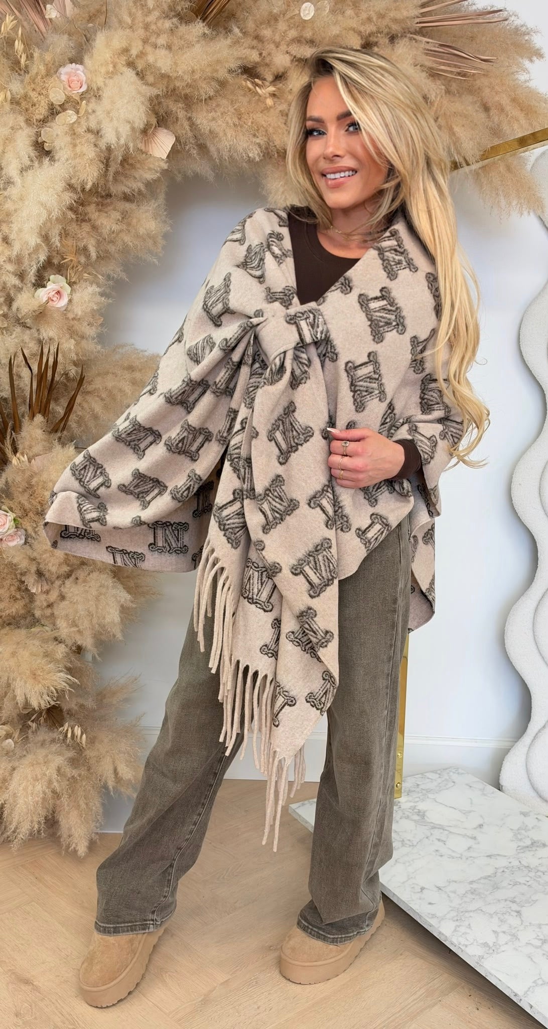 N LOGO OMSLAG PONCHO BEIGE