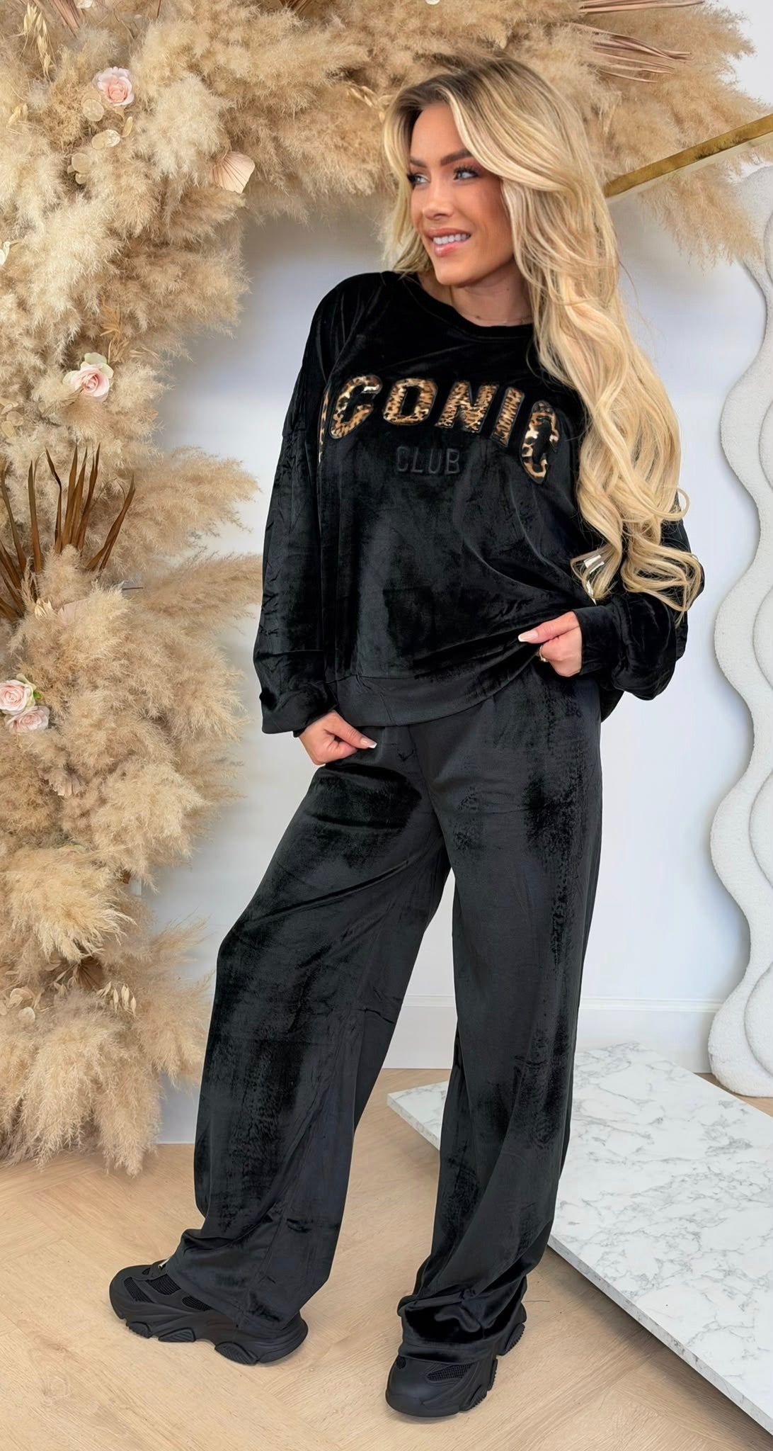 ICONIC LEO VELVET SET 1069 BLACK