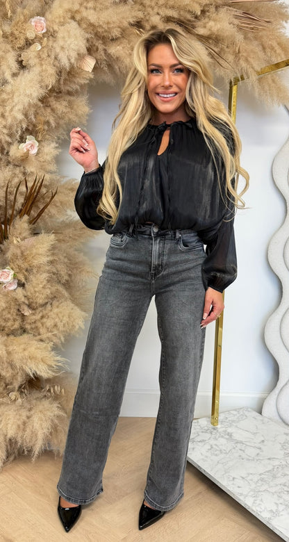 SILKY FLOWY TOP BLACK