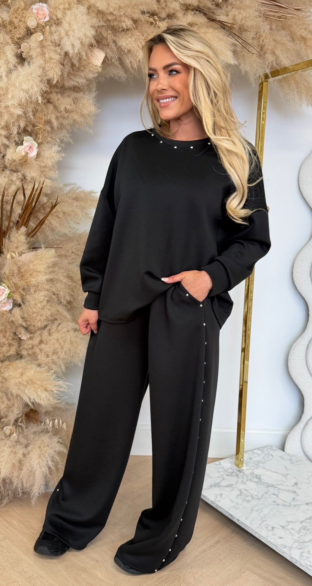 LOLA STUD SET BLACK