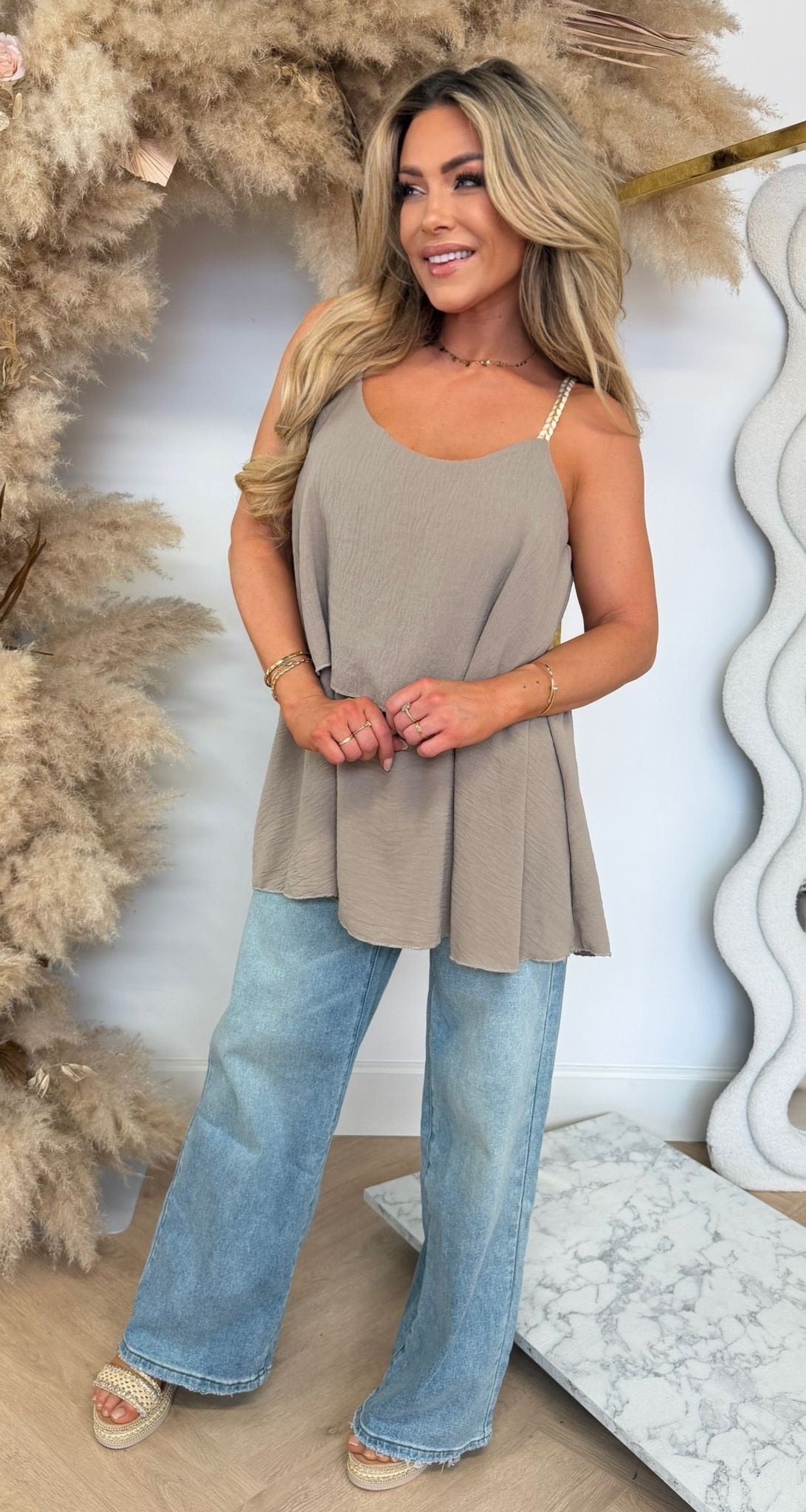 VLECHT RUFFLE TOP TAUPE
