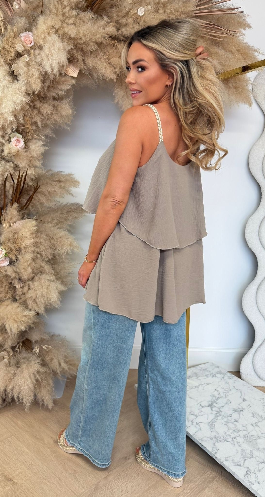VLECHT RUFFLE TOP TAUPE