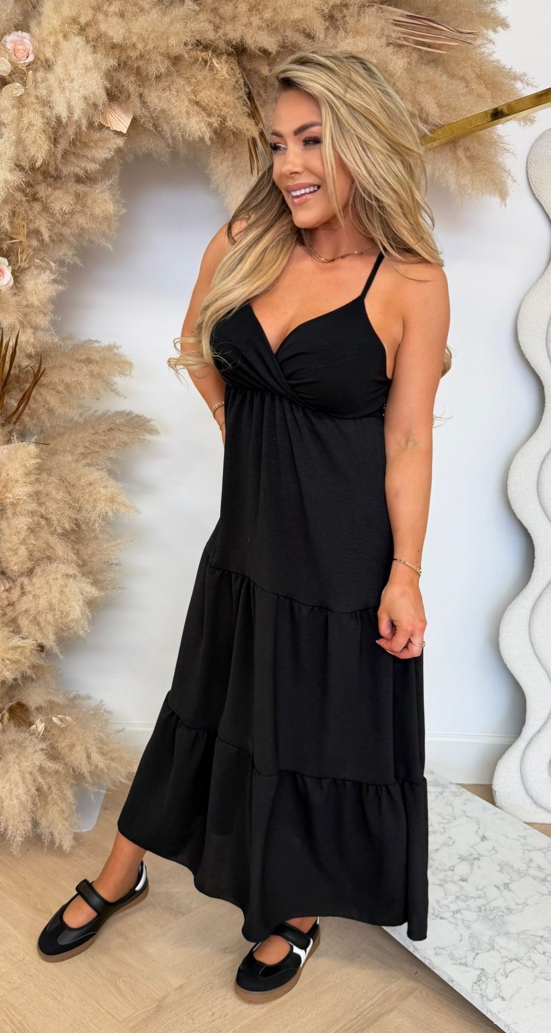 FLOWY MAXI DRESS BLACK