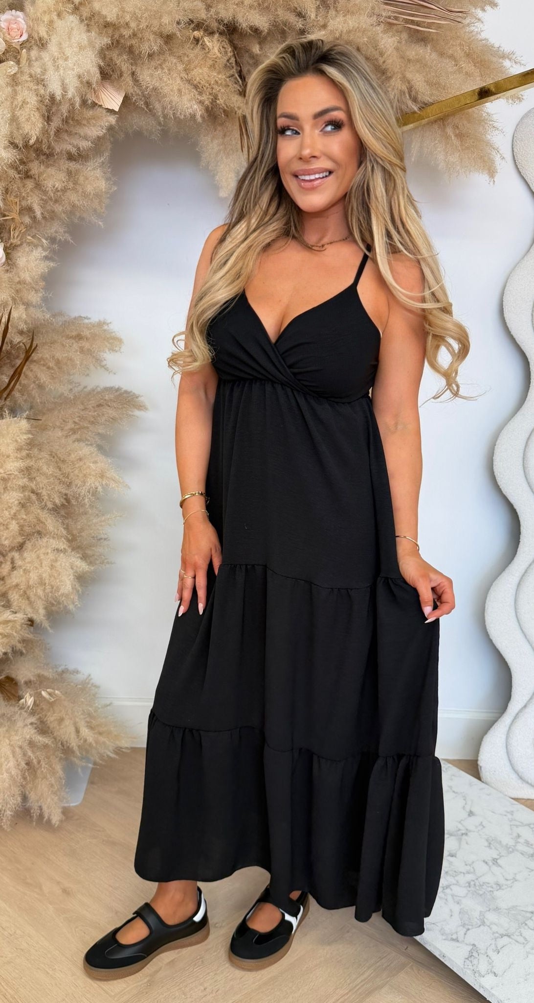 FLOWY MAXI DRESS BLACK