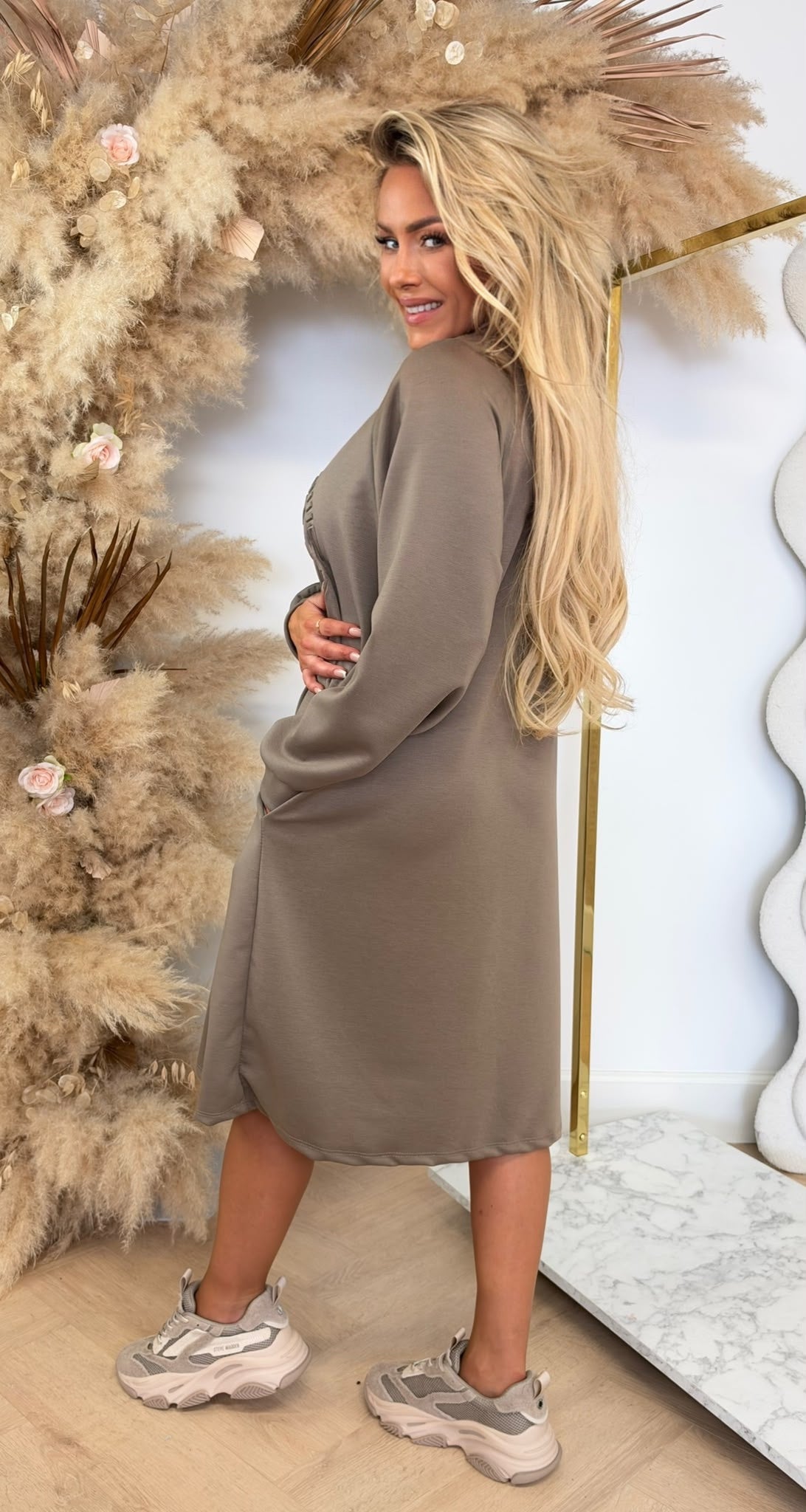 THE FINISHING TOUCH LONG DRESS TAUPE