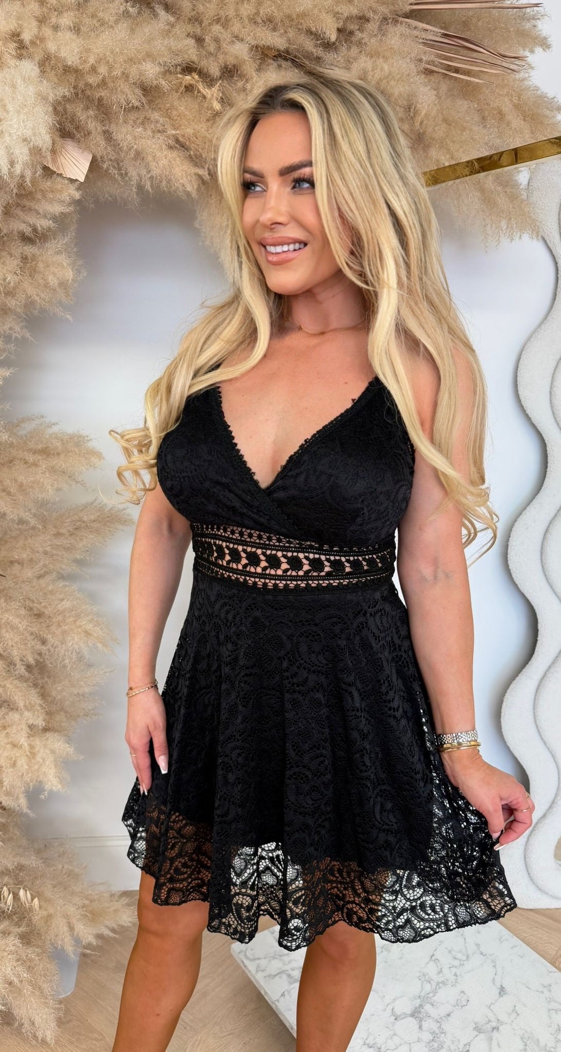 BELLE VACAY LACE DRESS BLACK