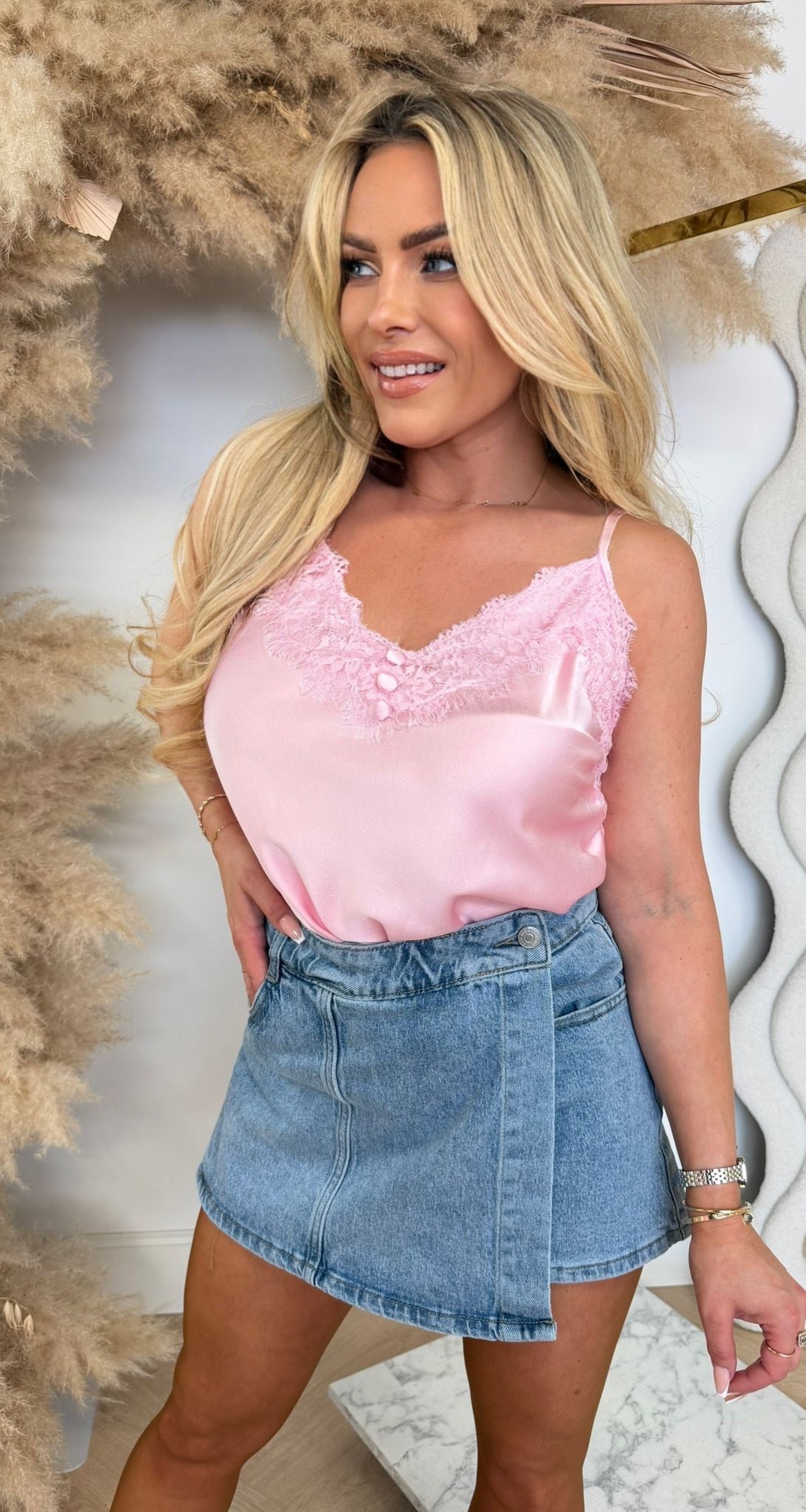 SATIN SPAGHETTI SPITZENTOP ROSA