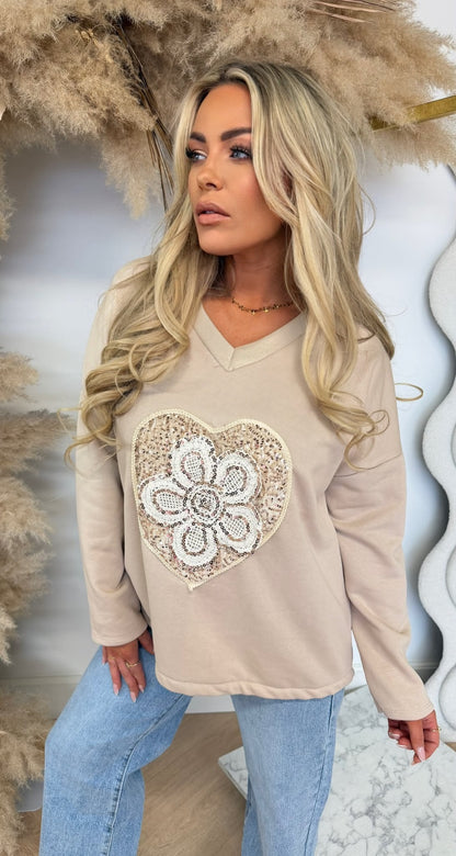 TIARA HEART FLOWER SWEAT BEIGE