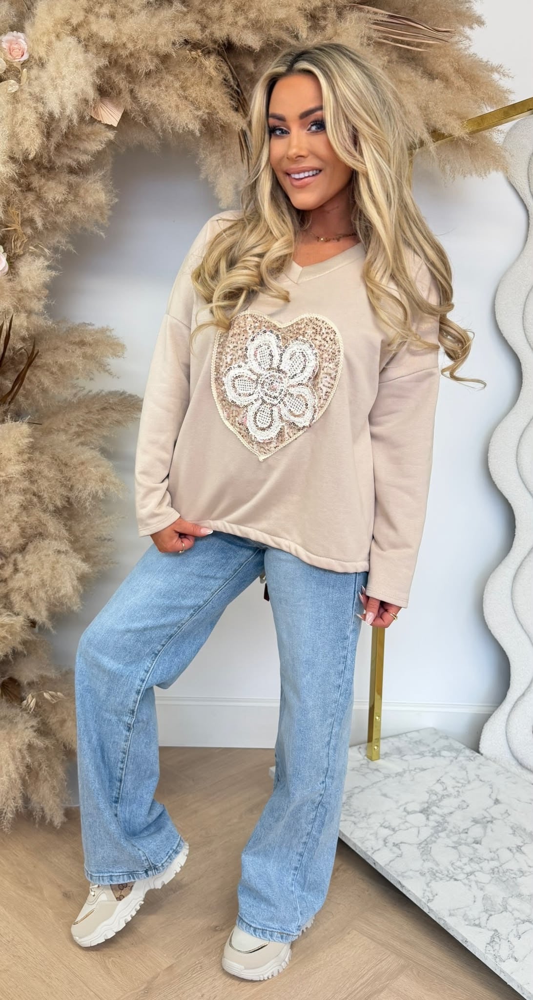TIARA HEART FLOWER SWEAT BEIGE