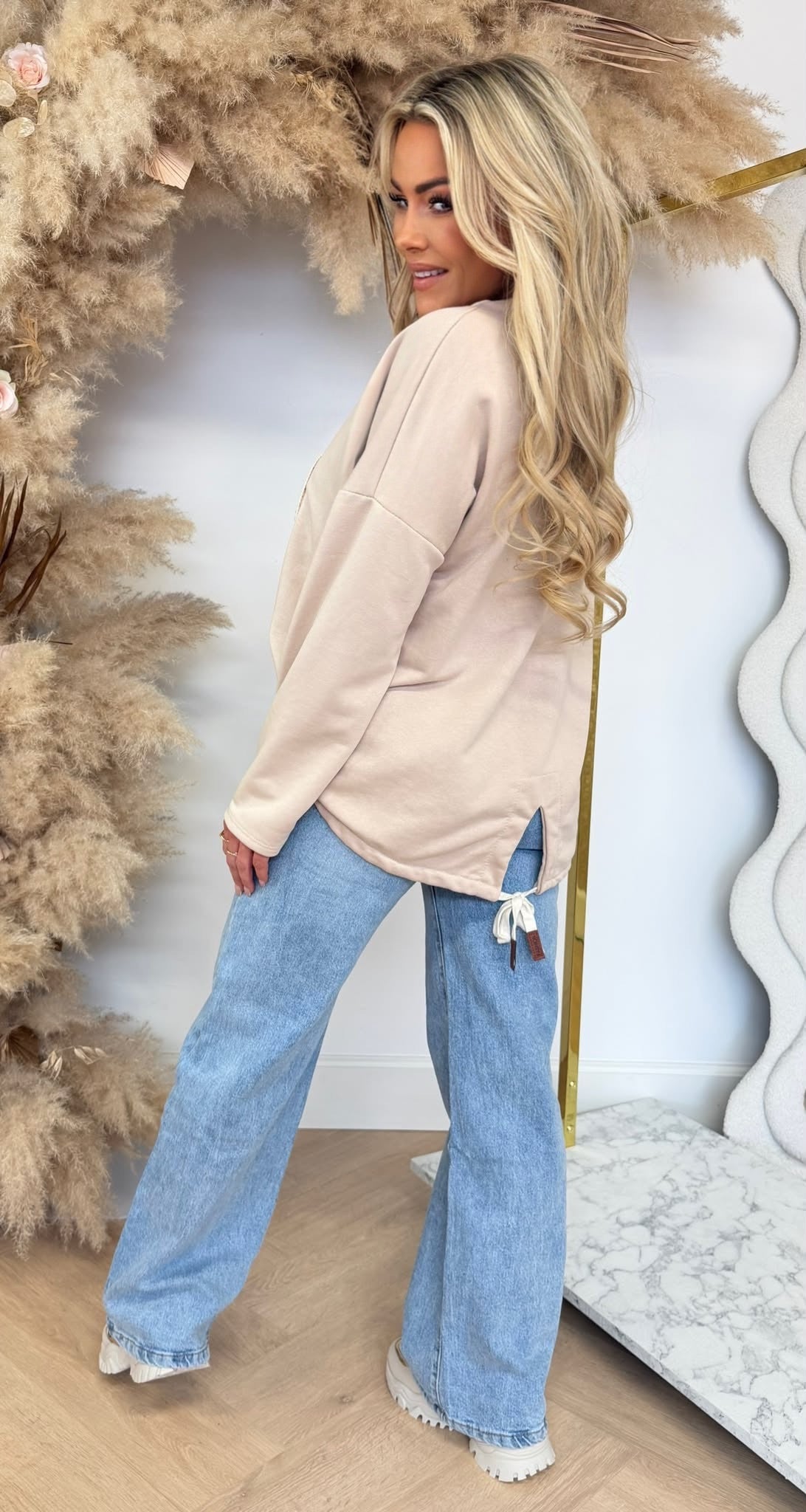 TIARA HEART FLOWER SWEAT BEIGE