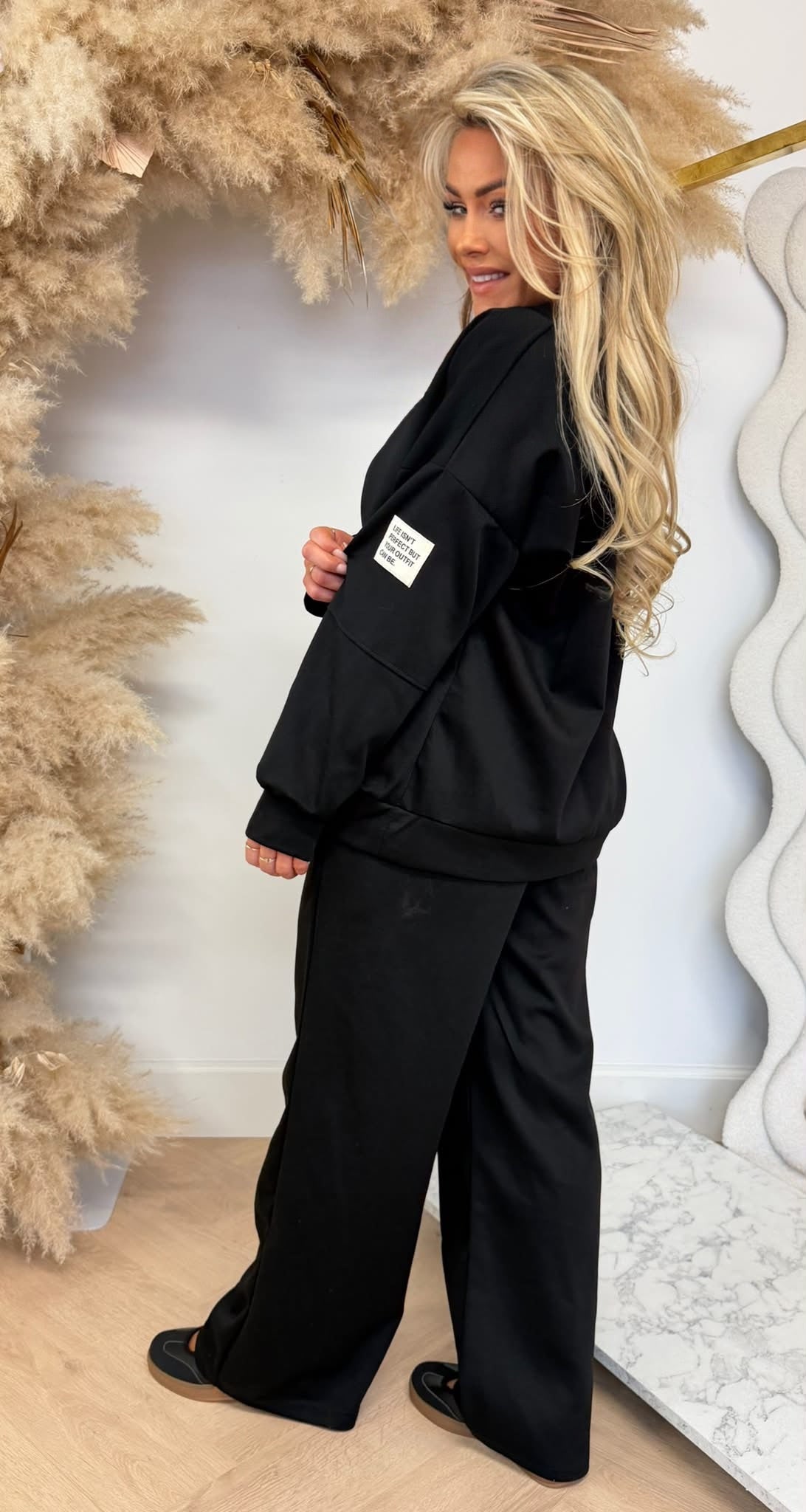 MANOU NEW EMBLEEM SET BLACK