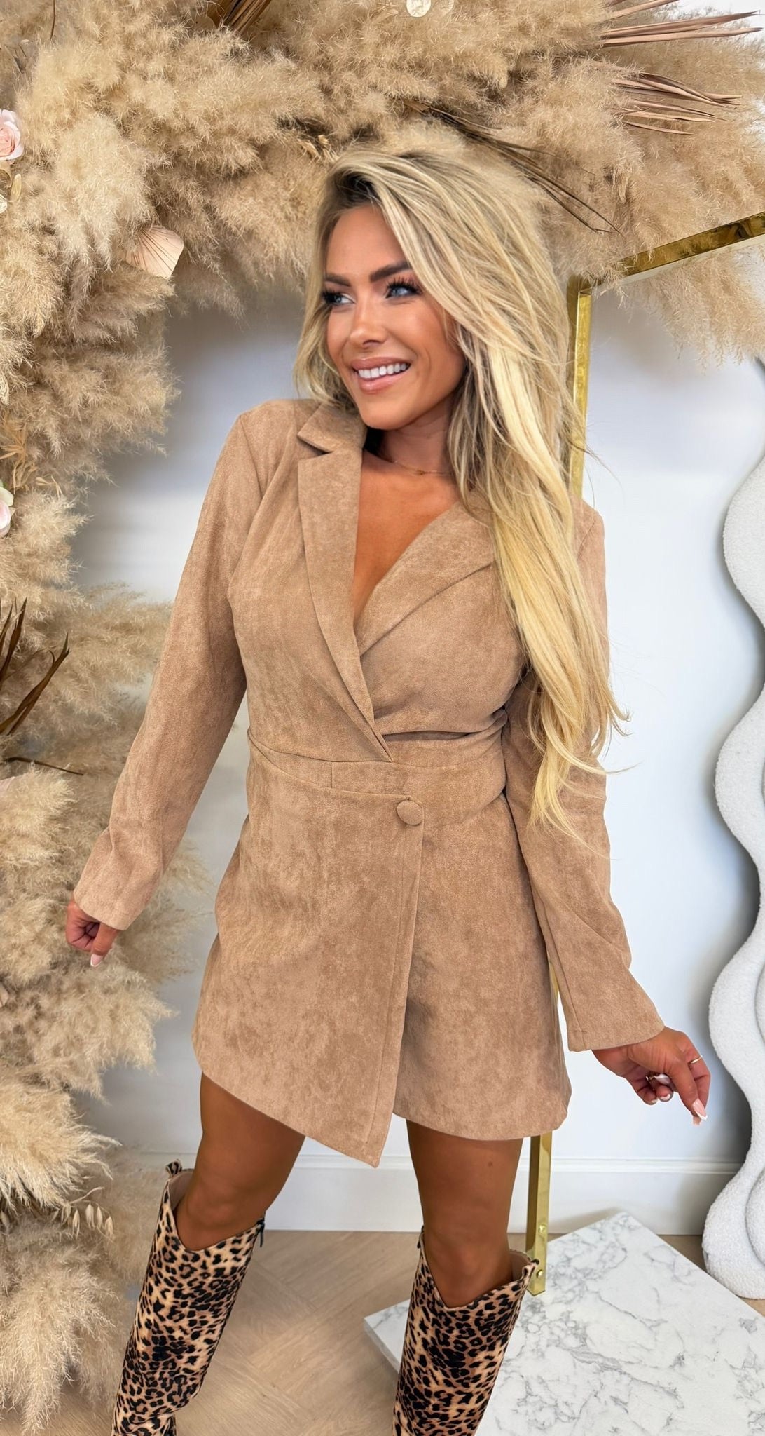 SUEDE LOOK OMSLAG PLAYSUIT CAMEL