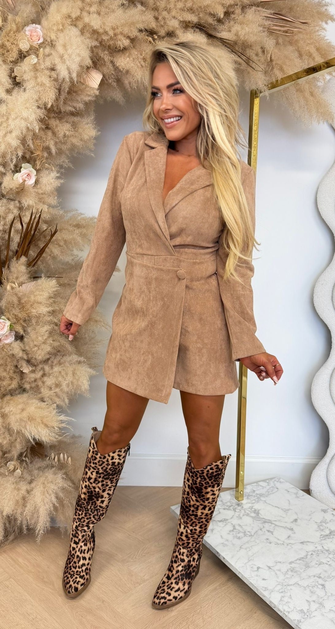 SUEDE LOOK OMSLAG PLAYSUIT CAMEL