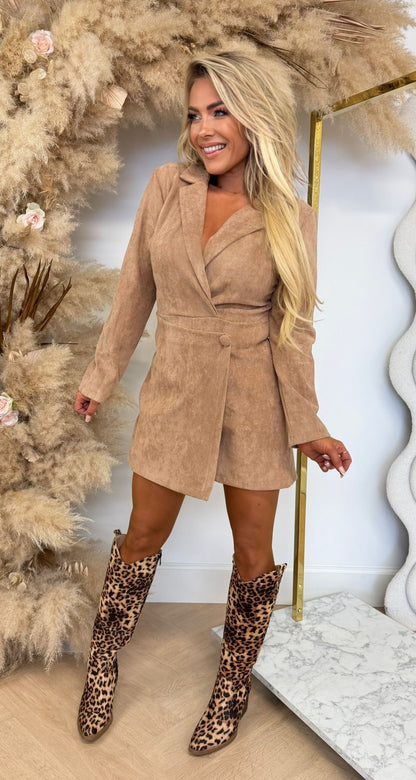 SUEDE LOOK OMSLAG PLAYSUIT CAMEL