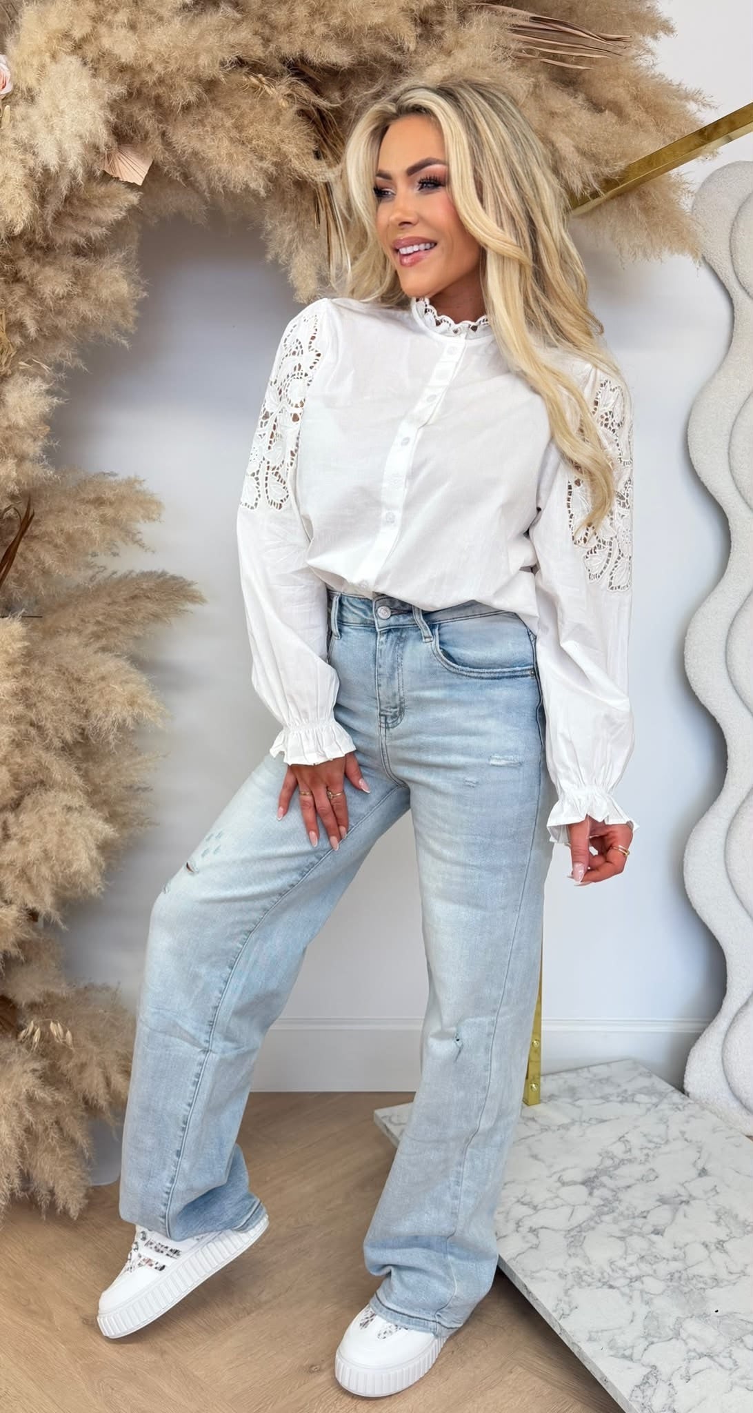 CUTE BRODERIE SLEEVE BLOUSE B001 OFFWHITE