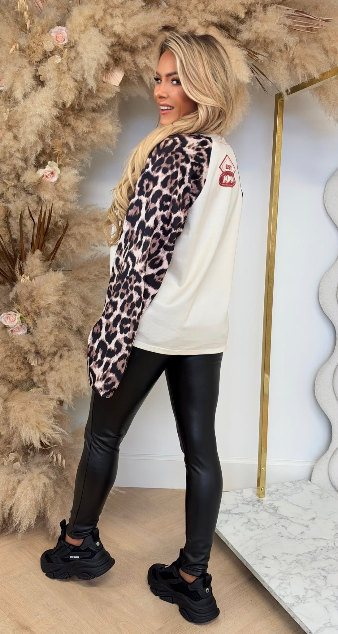 STUDIO PANTER SLEEVE TOP BLACK