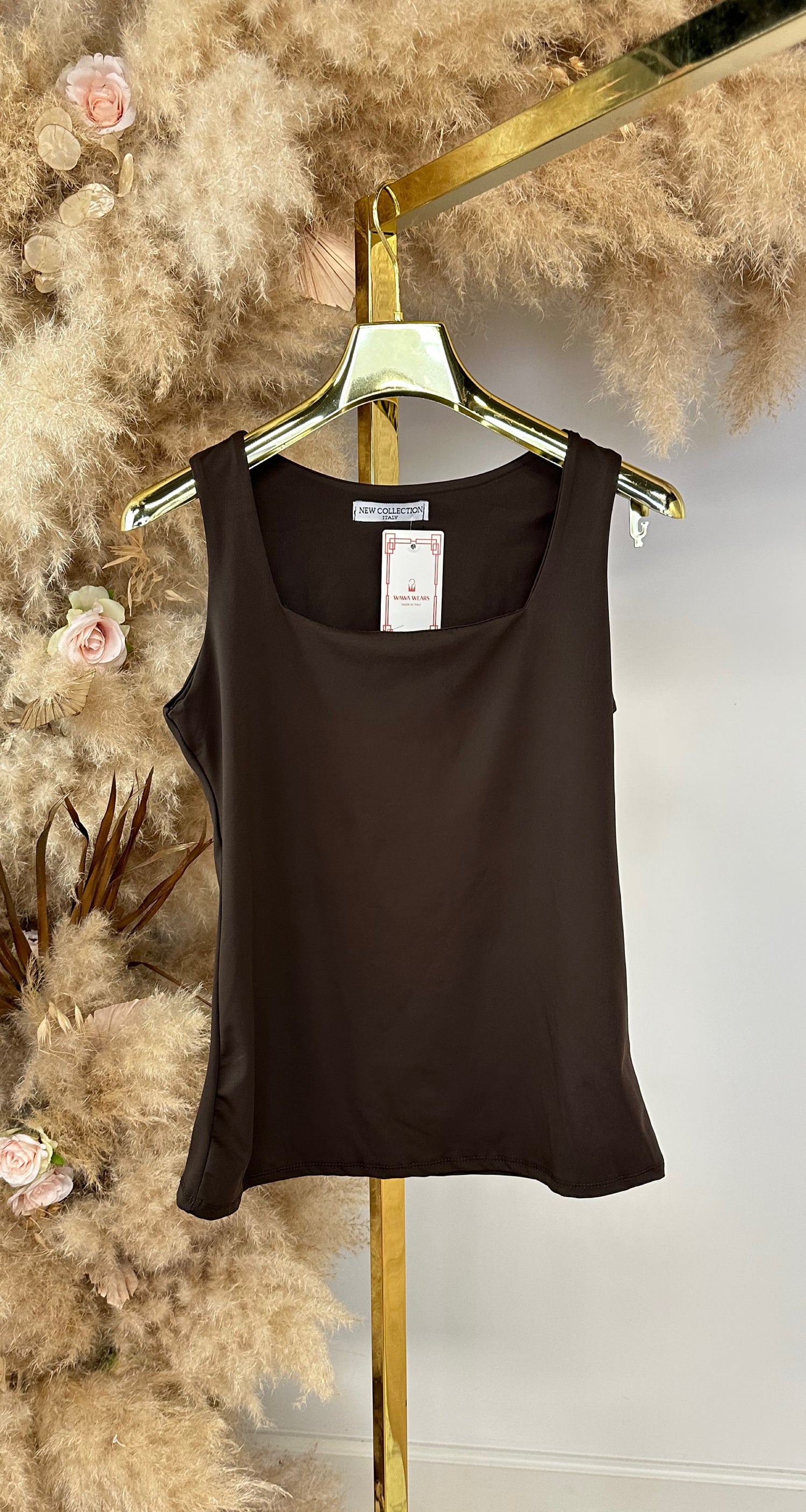 CECE BASIC TRAVEL TOP CHOCO